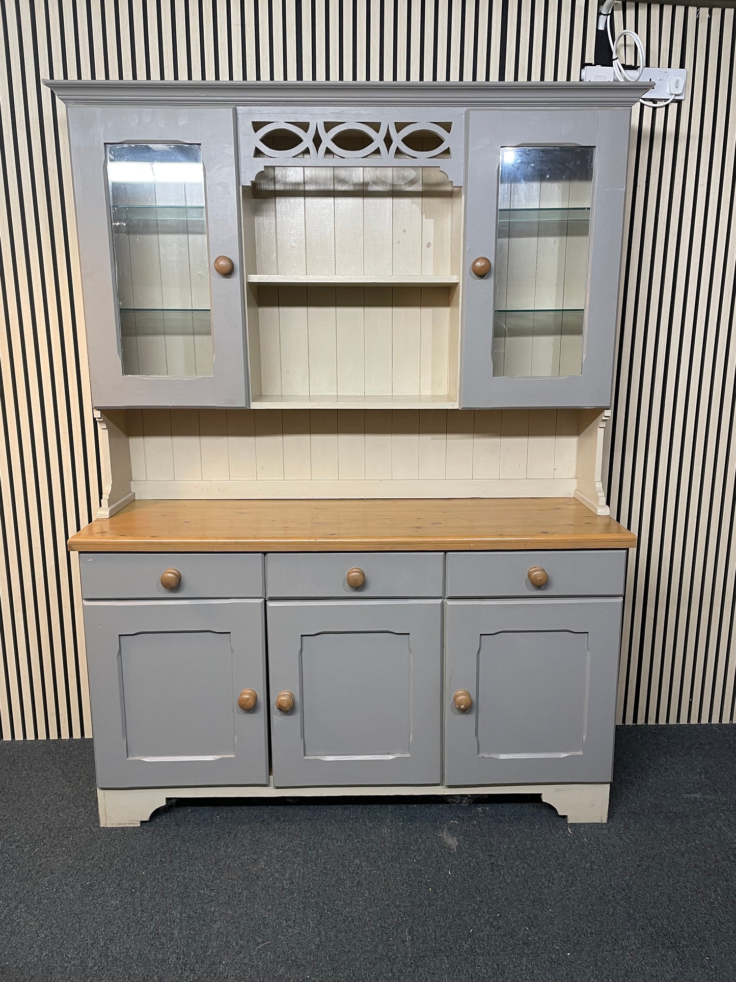 Large Grey painted pine Kitchen dresser (H 210 x W 155 x D 50 cm) 1126