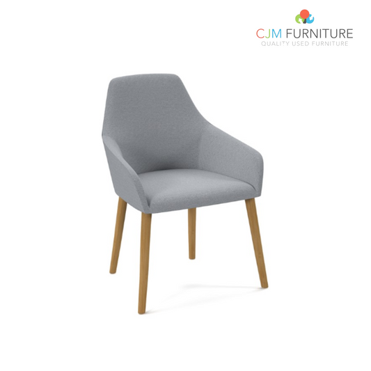Juna medium back lounge chair with 4 oak wooden legs
