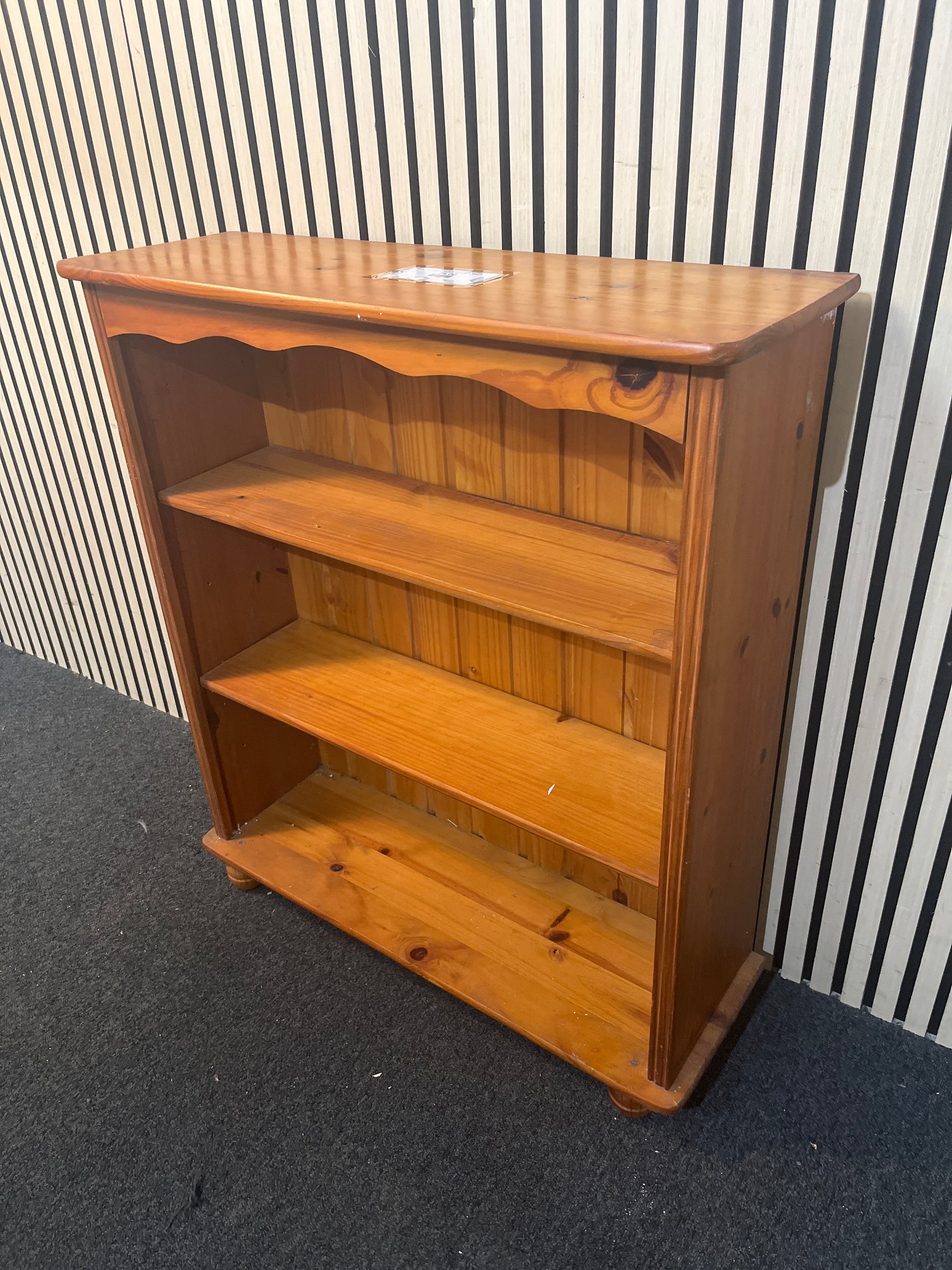 Low pine bookcase (H 93 x W 84 x D 30 cm) 43754