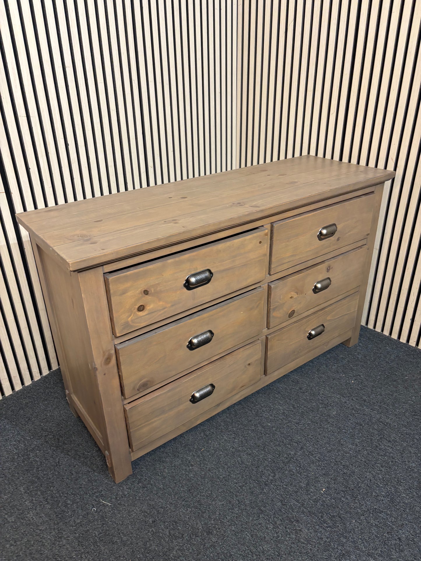 Solid dark oak 6 drawer chest of drawers (H 78 x W 125 x 42 cm) 2226