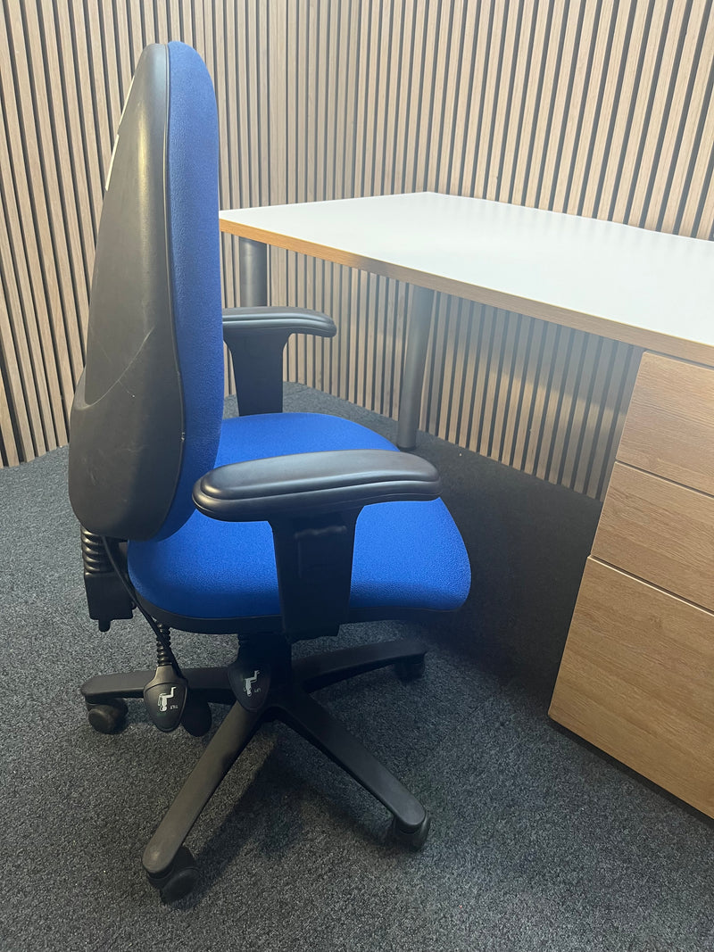 (GRADE A) White and Oak 1400 x 800 desk with push press pedestal + (Grade A) Blue fabric swivel chair bundle