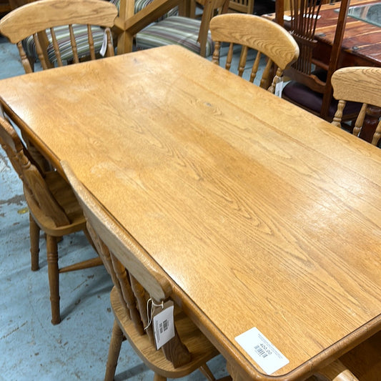 Solid oak handmade large kitchen table with 4 no. matching chairs and 2 no. carver chairs 1224