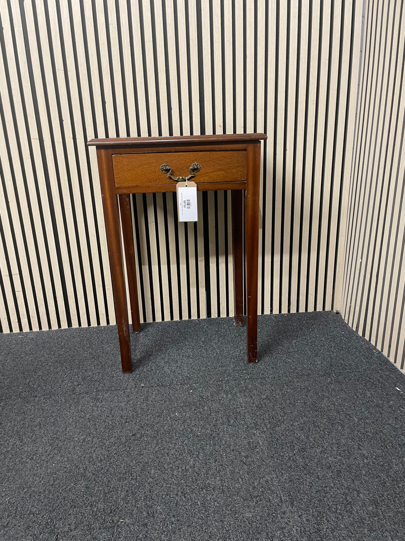 Small 1 drawer mahogany stained lamp table  44638