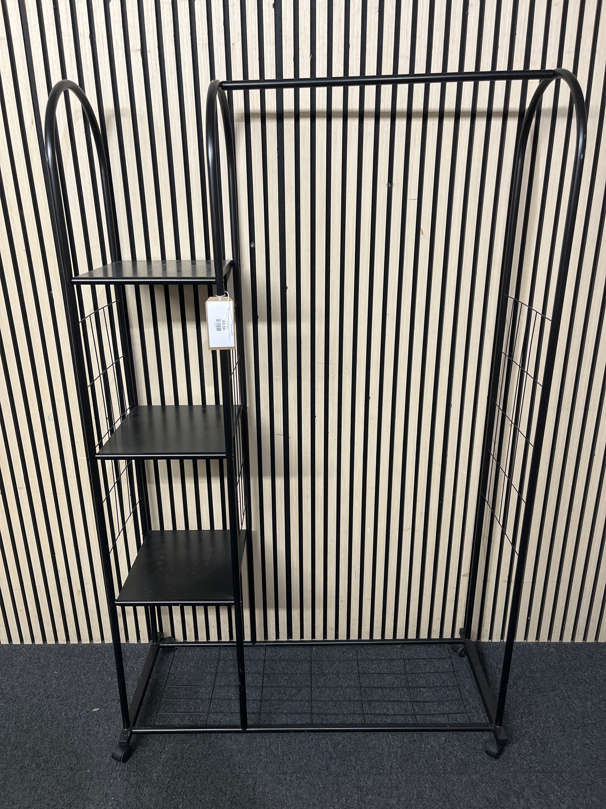 Black metal clothes rack and shelf unit (H 170 x W 107 x D 36 cm)  44324