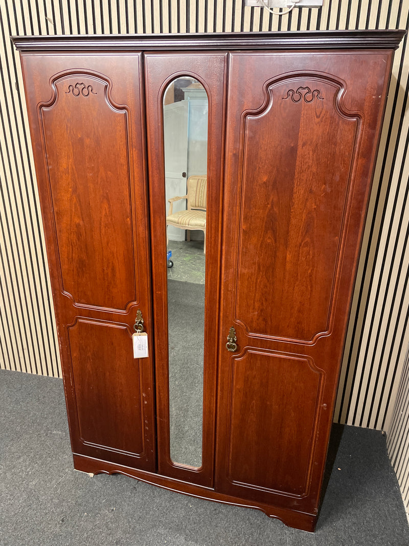 Large mahogany 2 door mirrored wardrobe (H 194 x W 122 x D 56 cm)  44525