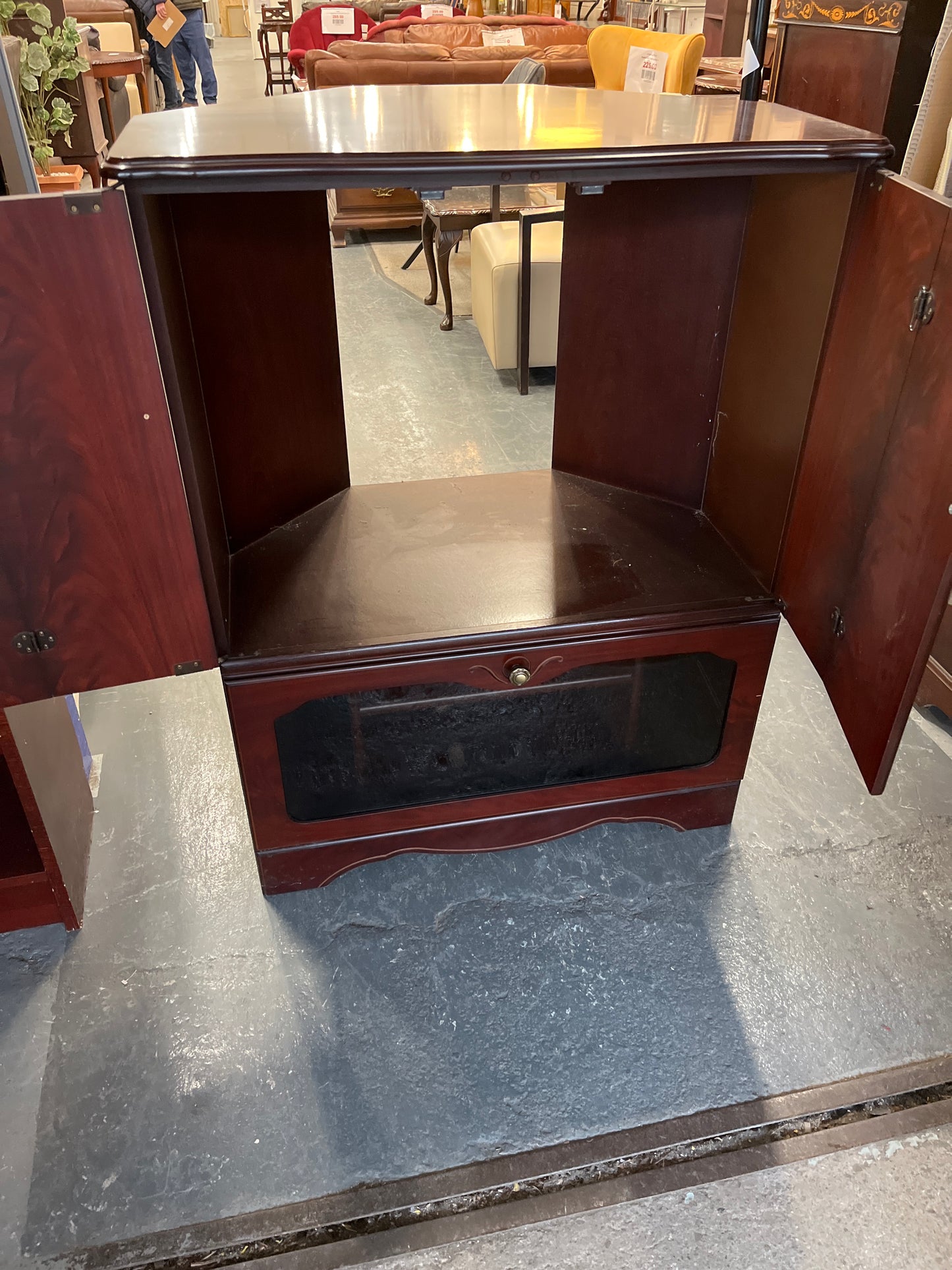 Rossmore mahogany 2 door bi-fold TV unit  2125