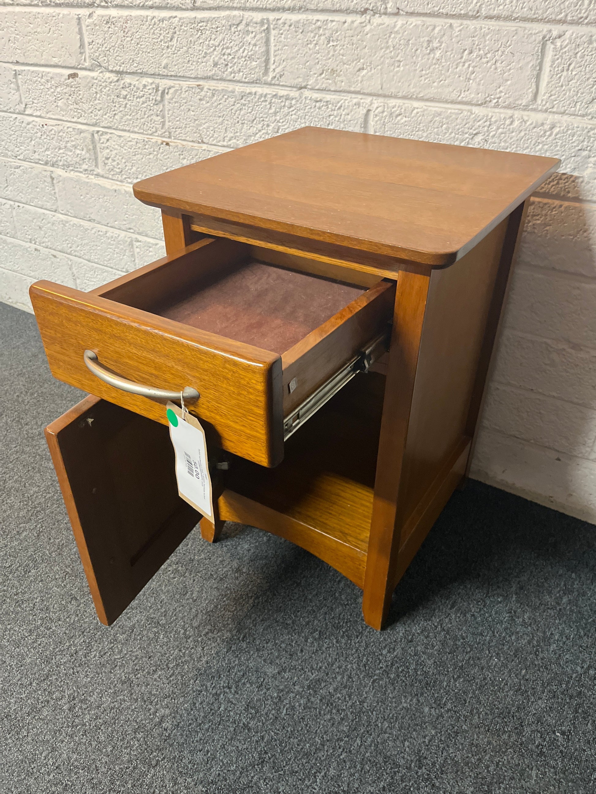 Solid hardwood 1 door 1 drawer bedside locker (430Wx440Dx660H) 2225