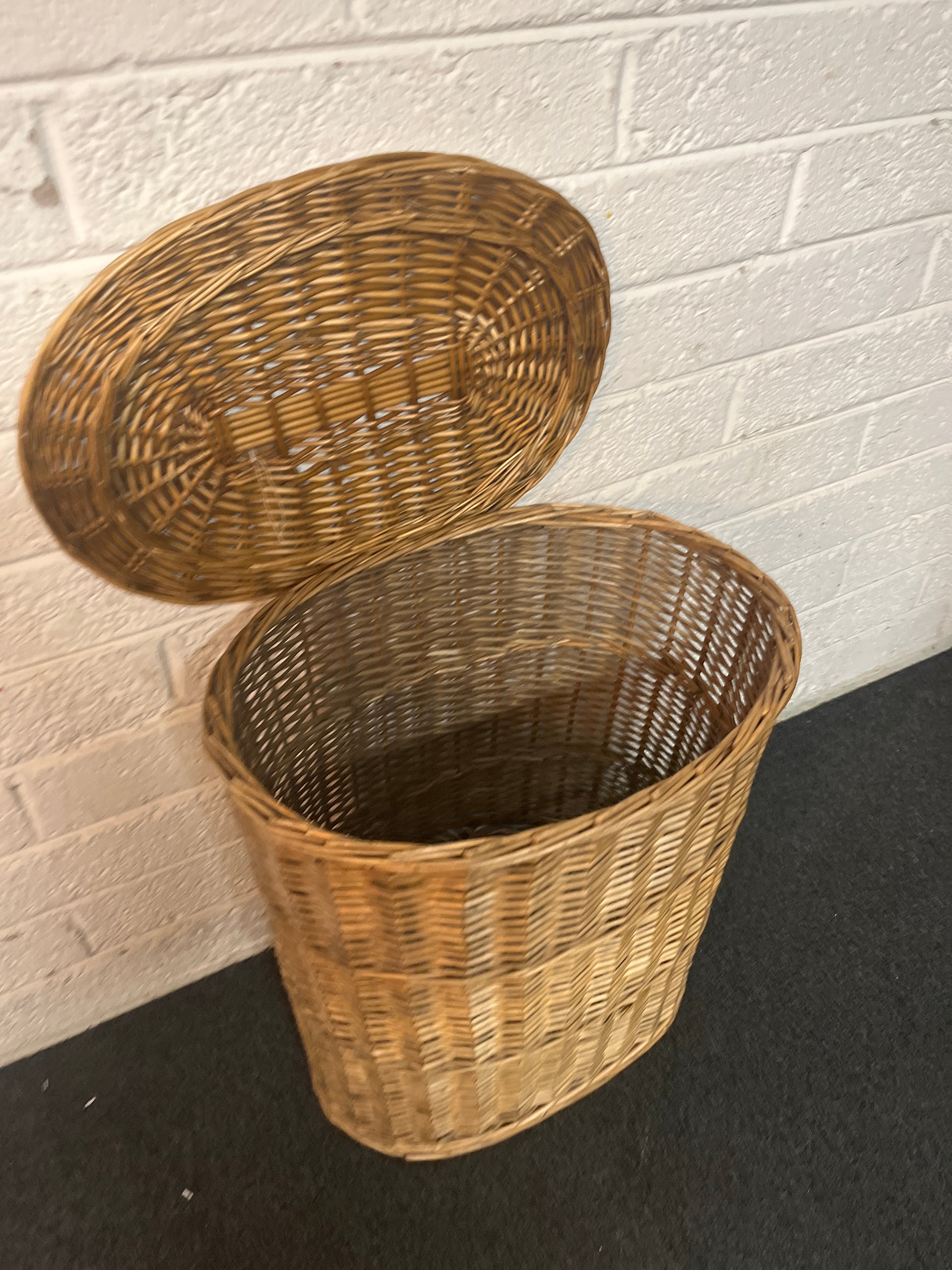 Wicker linen basket 1325