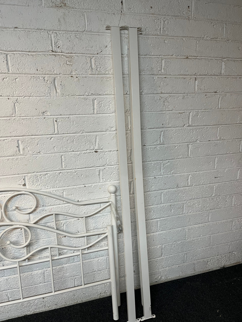 4 ft 6 white metal bed frame  1325