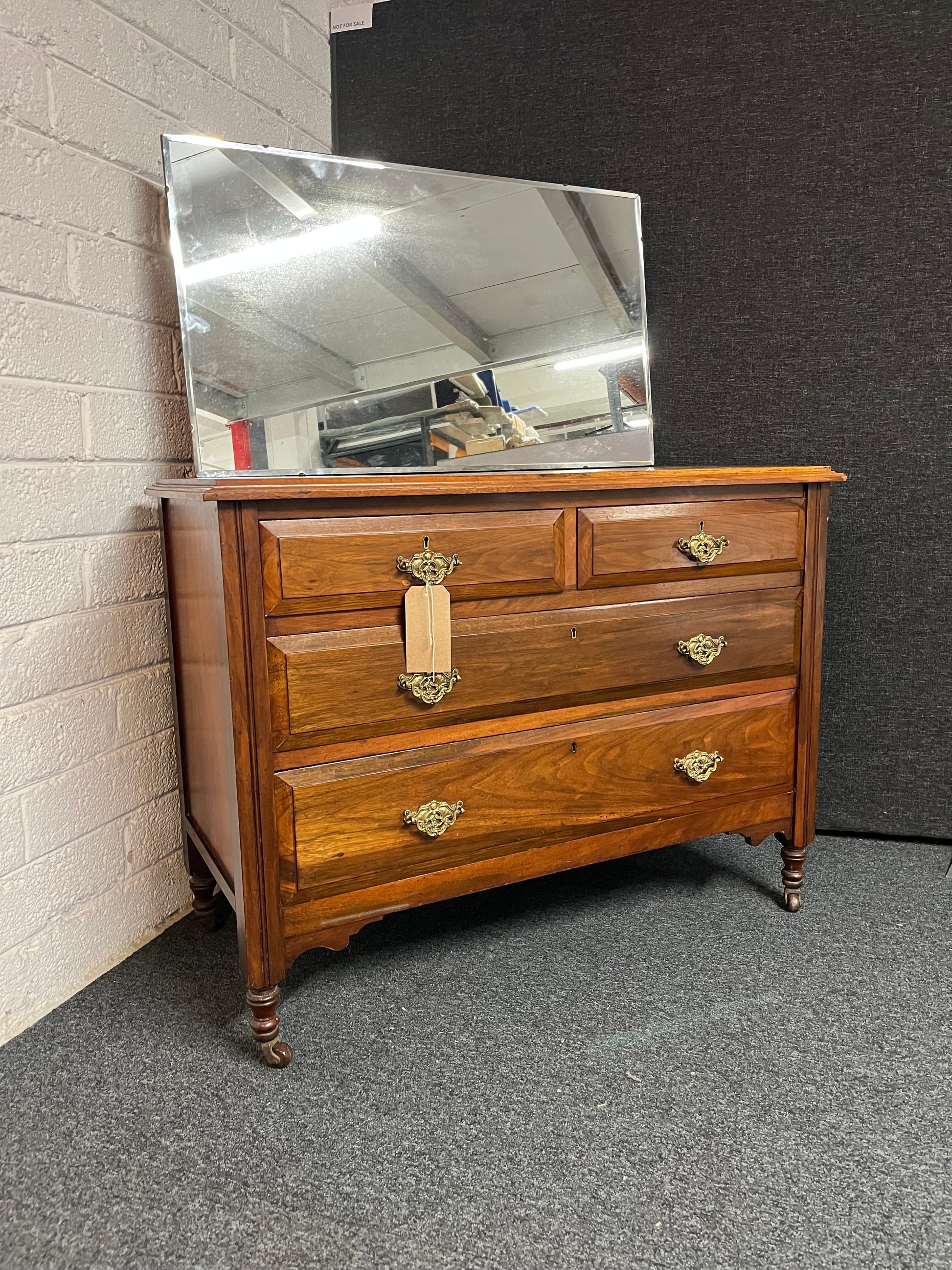 Antique mahogany 2+2 bedroom dressing chest of drawers with mirror and brass handles (H 1500 x W 1100 x D 540 mm) 1225