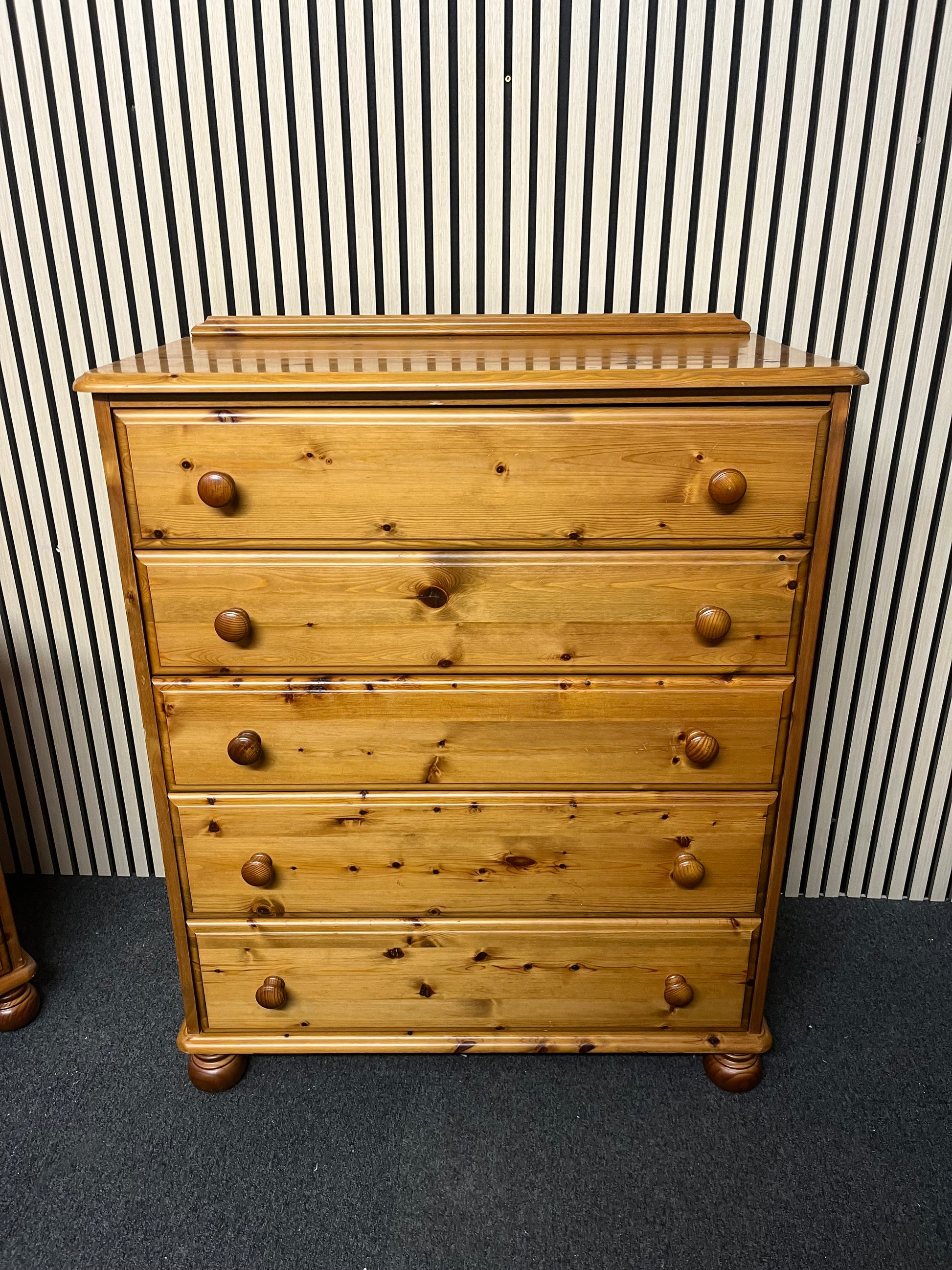 Solid Ducal pine 5 drawer chest of drawers 2325