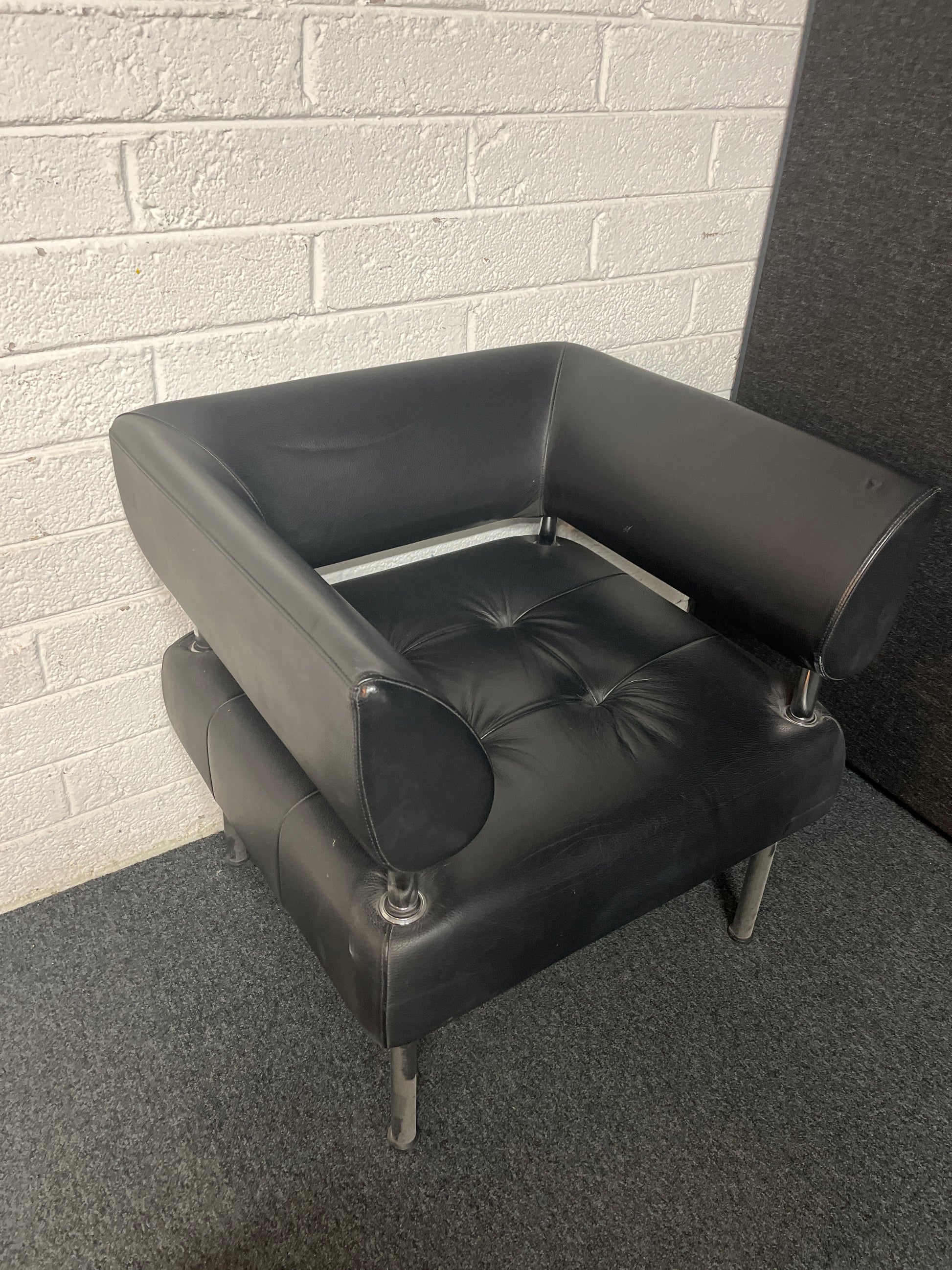 SECONDHAND Black leather chrome frame reception armchair