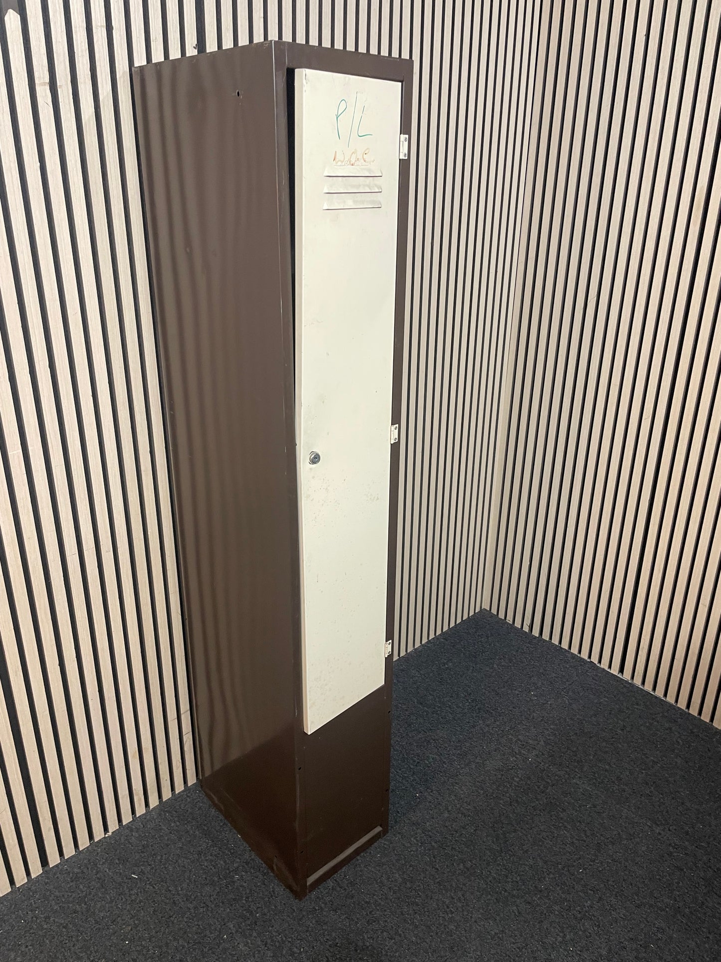 1 door coffee and cream metal personal locker (no lock or key) (H 183 x W 30 x D 46 cm)