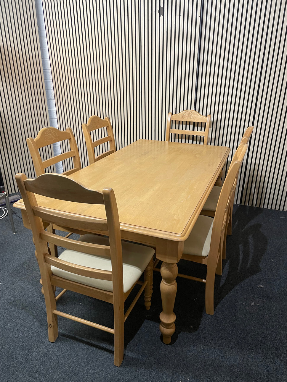 Large rectangular hardwood kitchen table (L 180 x W 100 cm) with 6 no. high back matching chairs with cream vinly seat fabric 1126
