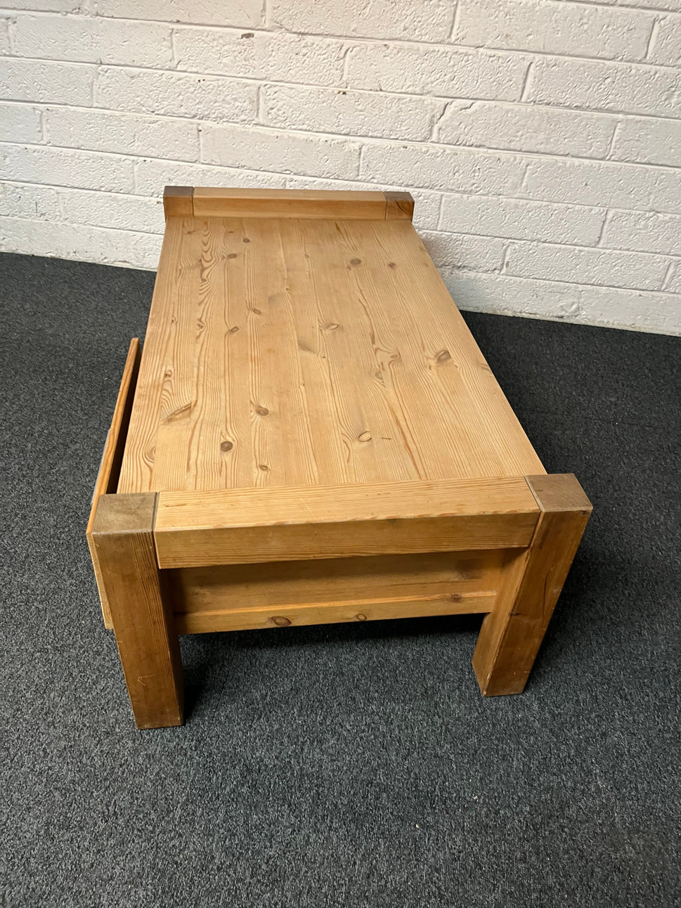 Solid pine low rectangular coffee table with drawers (H 43 x W 118 x D 60 cm) 2225