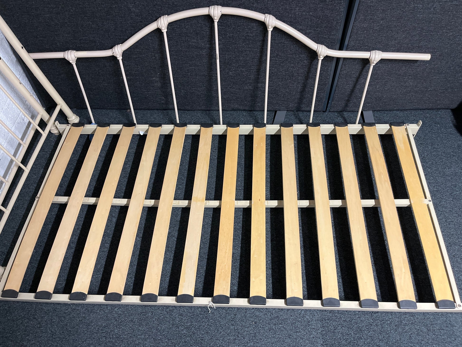 3ft Cream ornate metal day bed%A0 1225