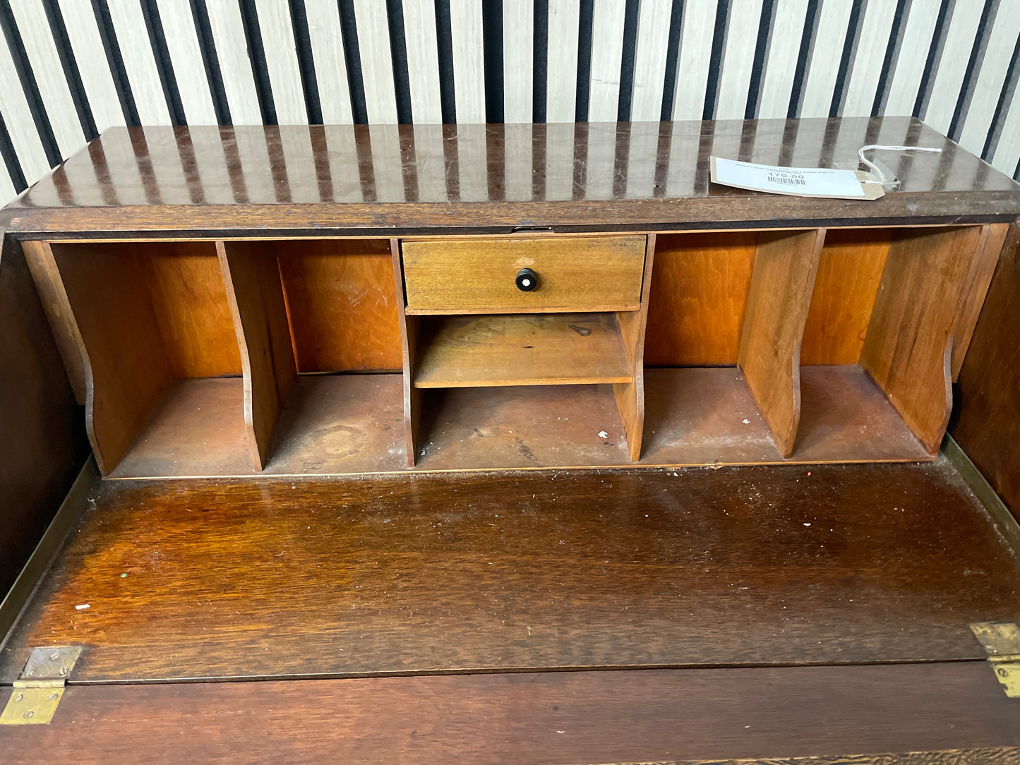 Mahogany ornate writing bureau with 3 drawers (H 98 x W 74 x D 41 cm) 2425