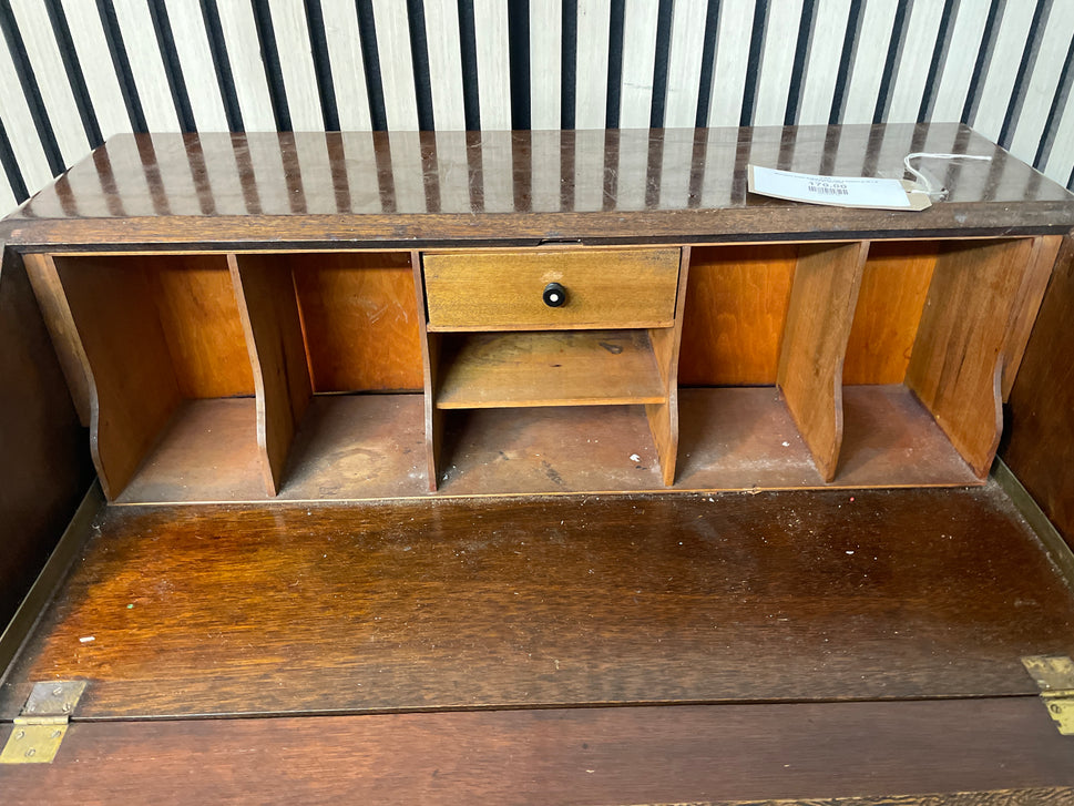 Mahogany ornate writing bureau with 3 drawers (H 98 x W 74 x D 41 cm) 2425