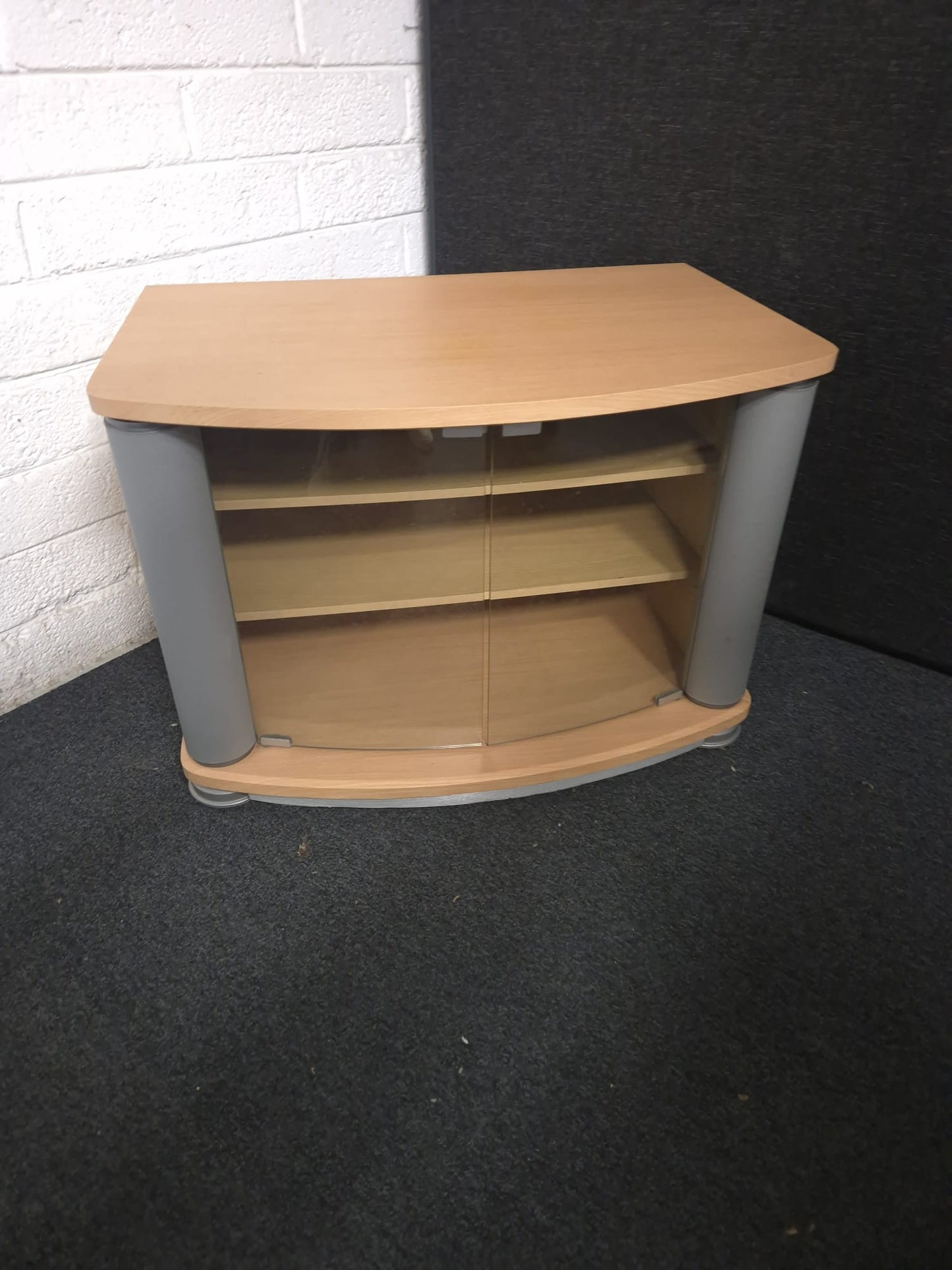 Beech laminate 2 glass door low TV unit%A0(H 580 x W 800 x D 560 mm) 1225