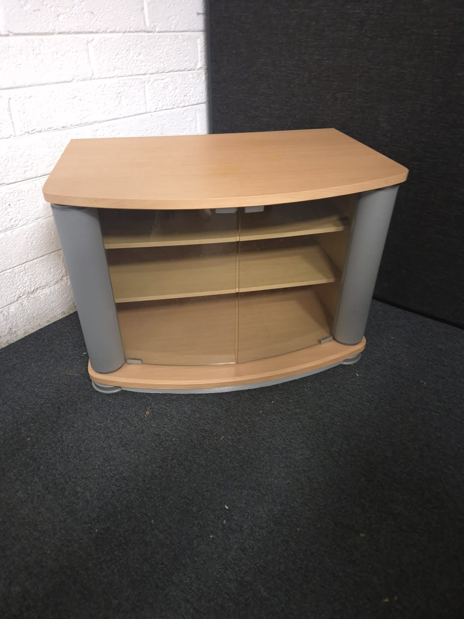 Beech laminate 2 glass door low TV unit%A0(H 580 x W 800 x D 560 mm) 1225