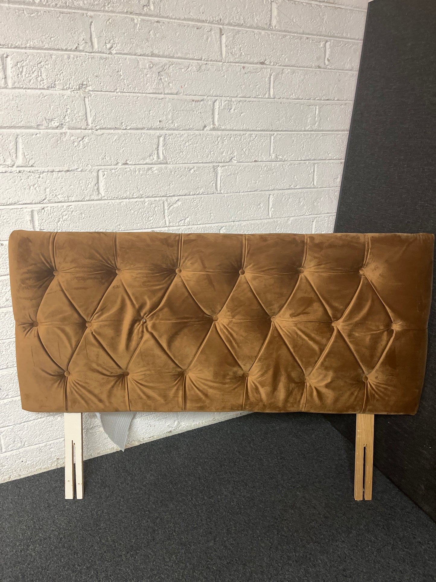 4ft 6 brown fabric button back headboard 2225