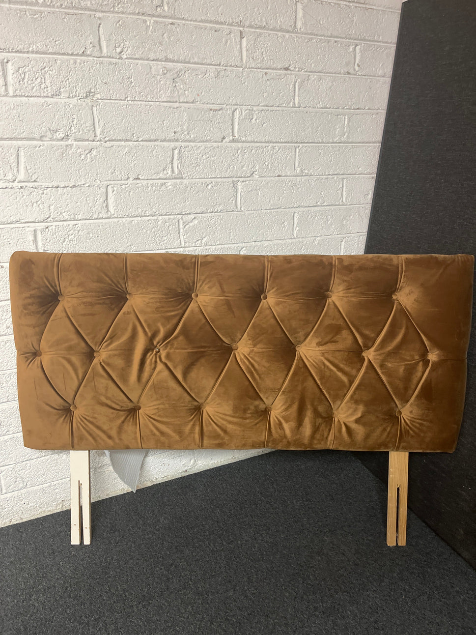 4ft 6 brown fabric button back headboard 2225