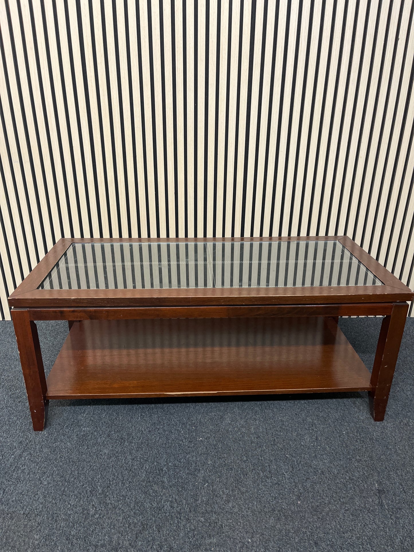 Mahogany coffee table with glass inserts  (H 46 x W 110 x D 52 cm) 3325