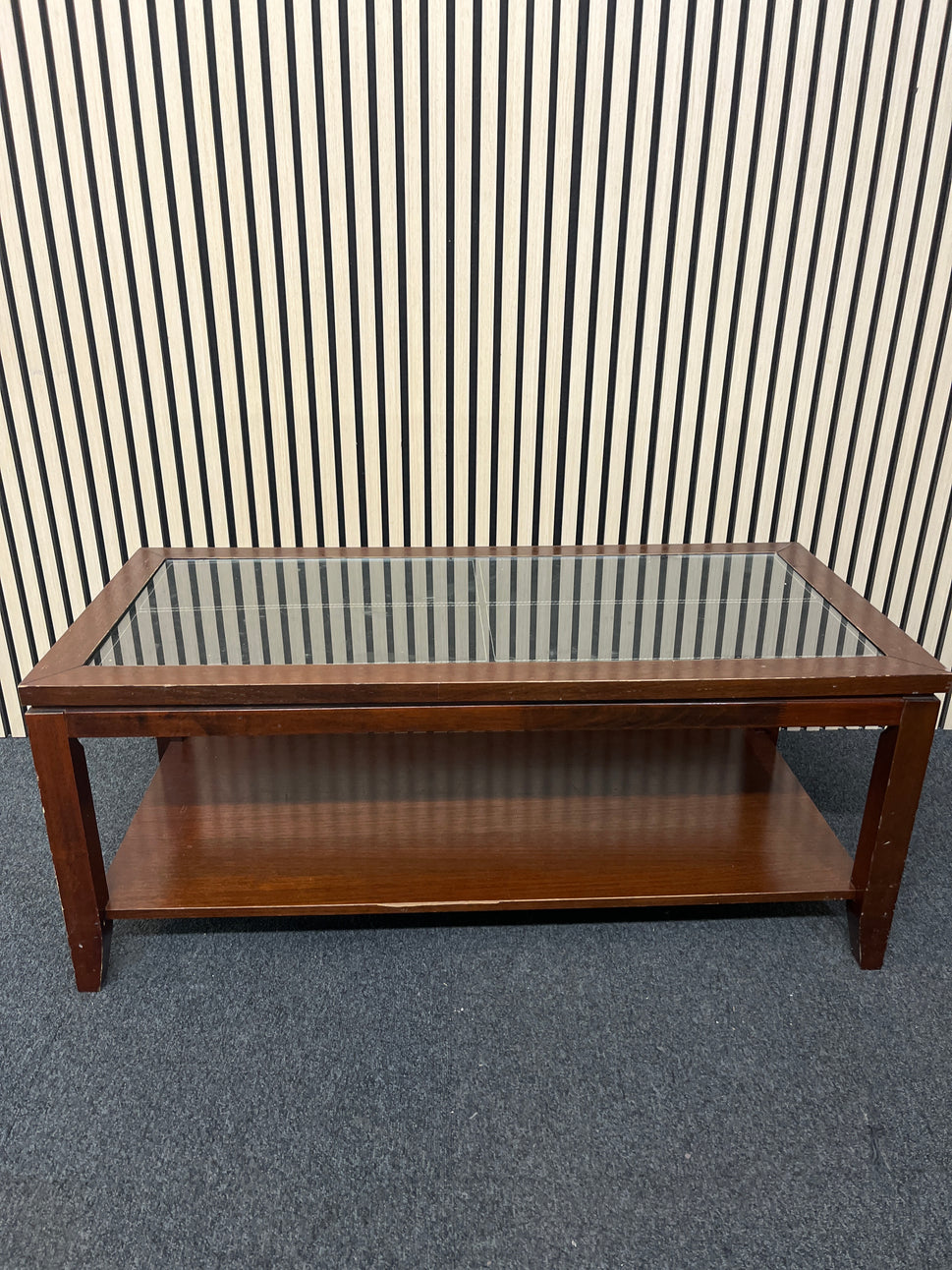 Mahogany coffee table with glass inserts  (H 46 x W 110 x D 52 cm) 3325