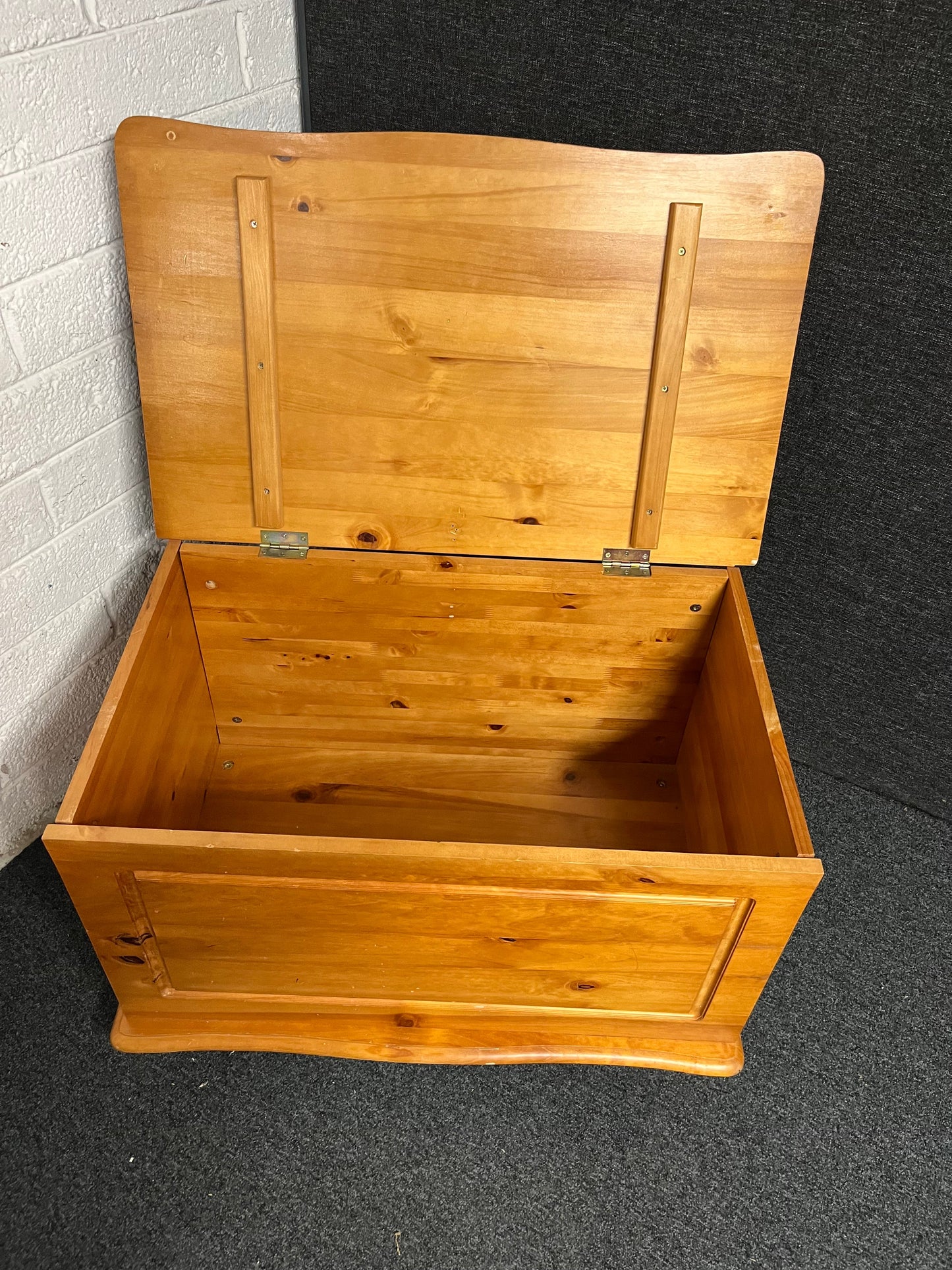 Pine blanket box  1225