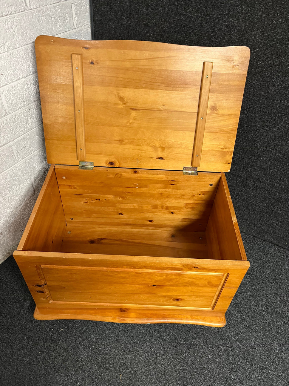 Pine blanket box  1225