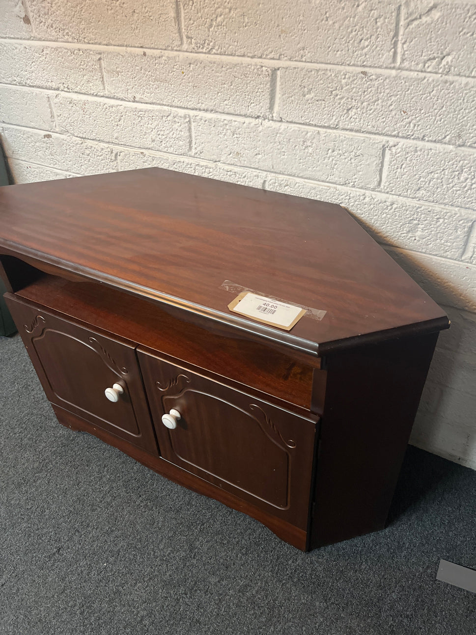 Low mahogany 2 door corner TV unit  2225