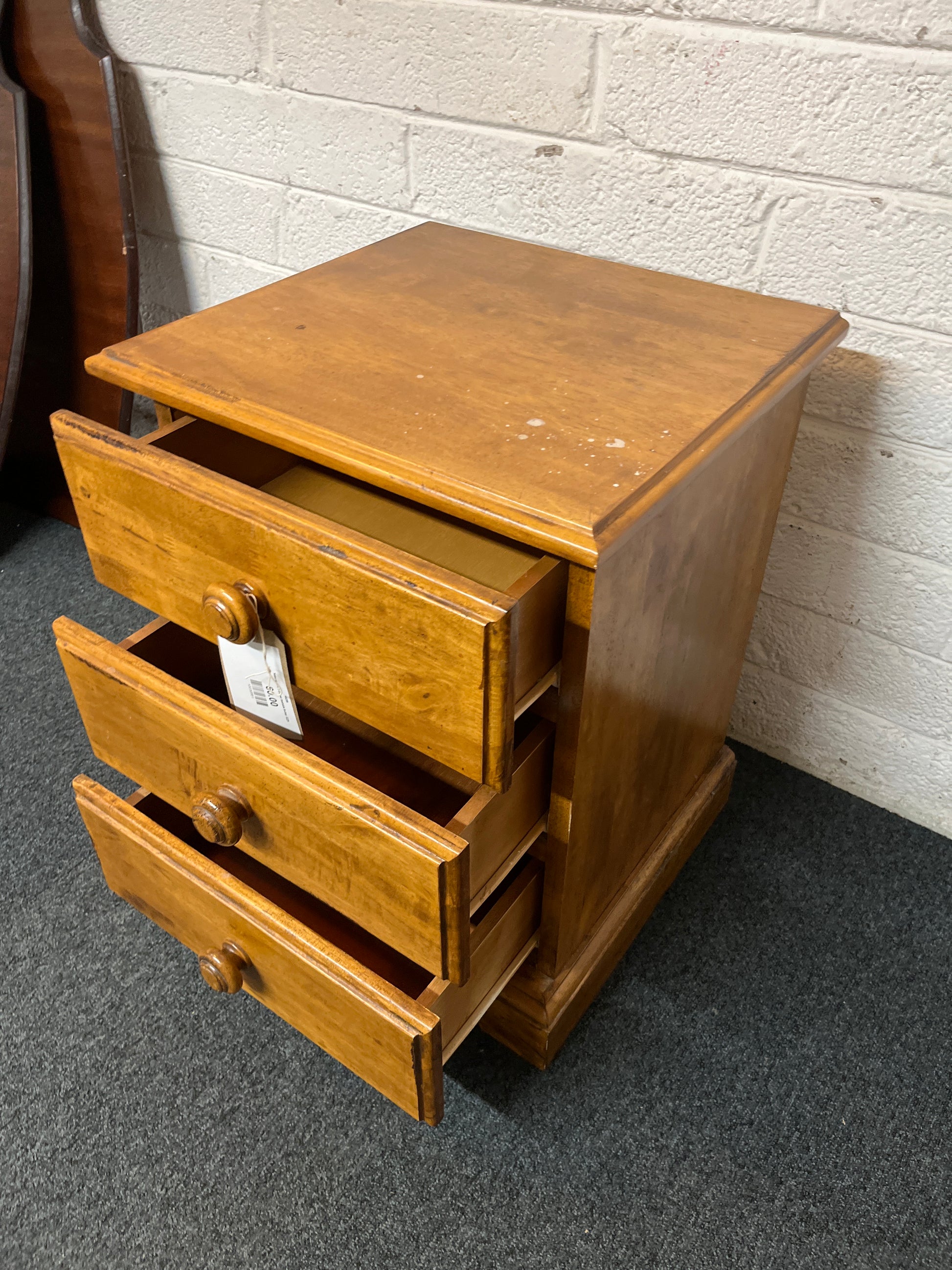 Natural pine 3 drawer bedside locker 3225