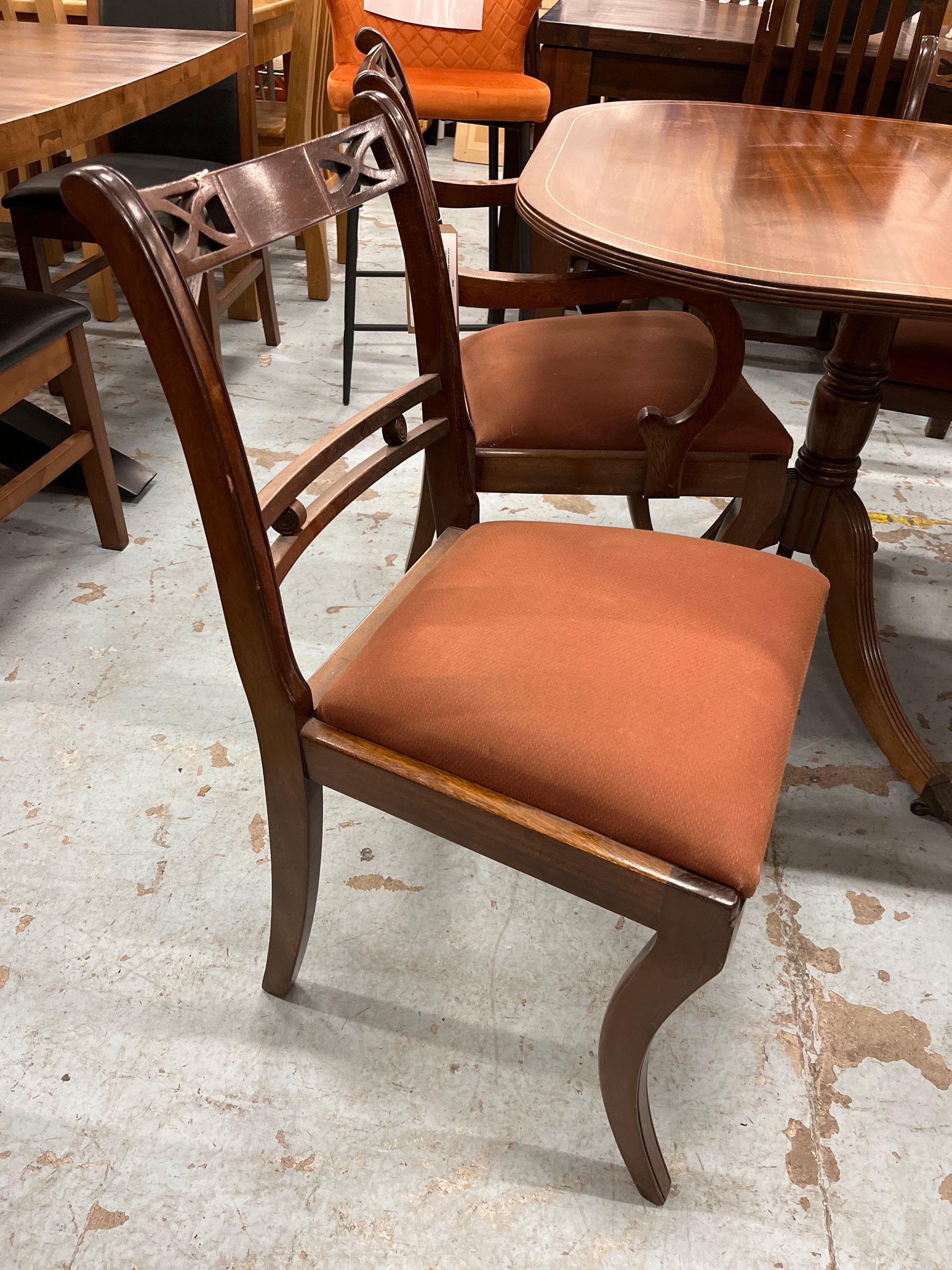 Oval shaped mahogany extendable table on castors with matching  2 carver and 4 dining chairs with red fabric seat 2125