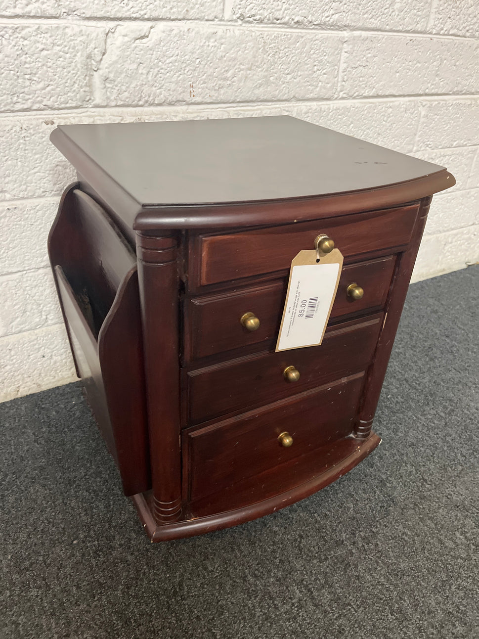 Ornate mahogany 5 drawer bedside locker with storage compartments on either side 3225