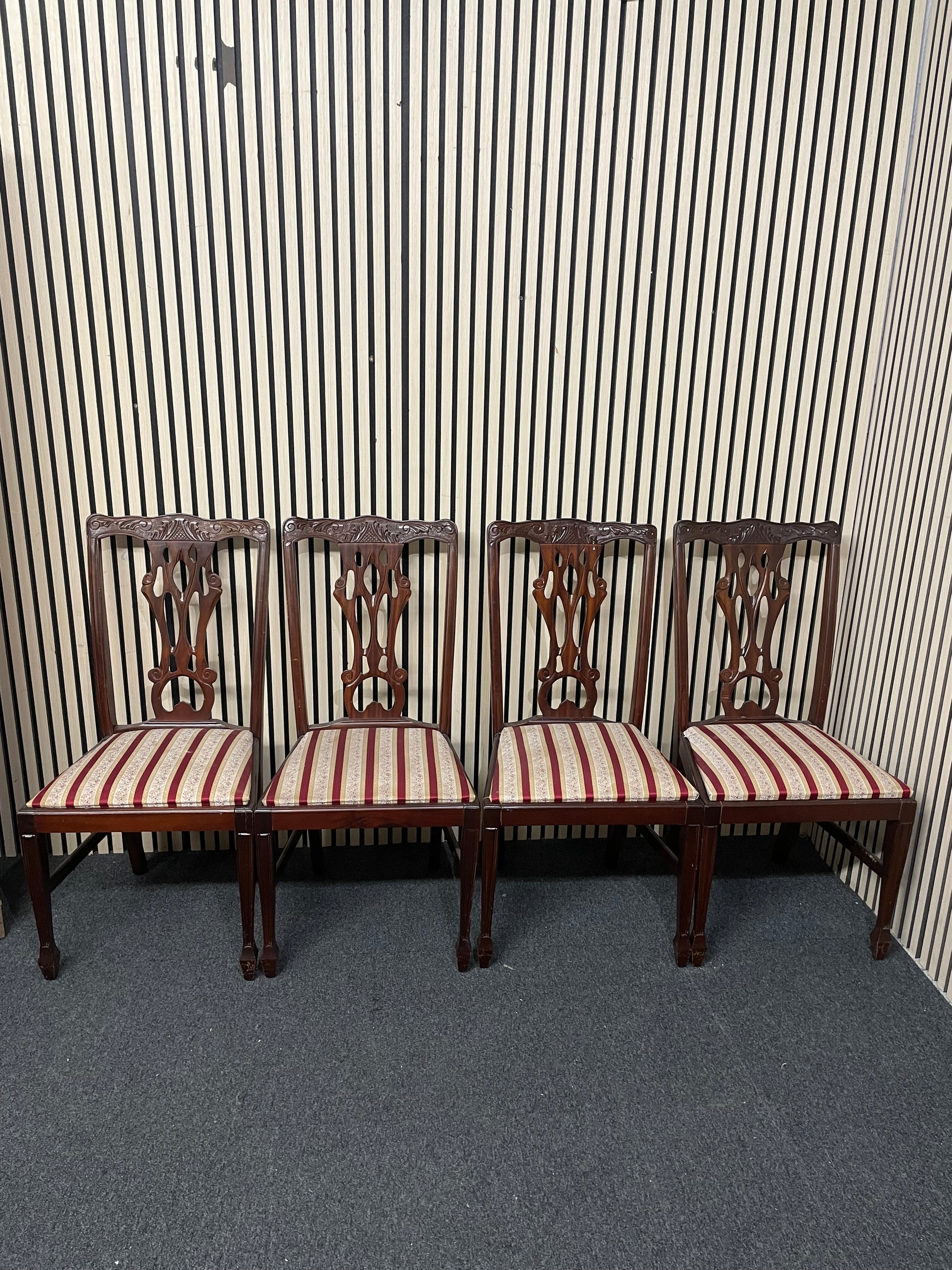 Rossmore Mahogany dining chair with red and white pattern fabric seat (Set of 4) 1226