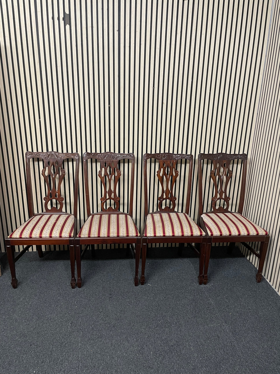 Rossmore Mahogany dining chair with red and white pattern fabric seat (Set of 4) 1226