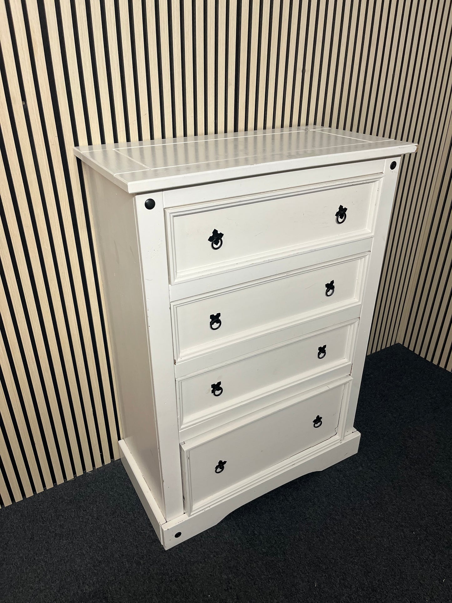 Corona white painted pine 4 drawer chest (H 131 x W 92 x D 49 cm) 2325