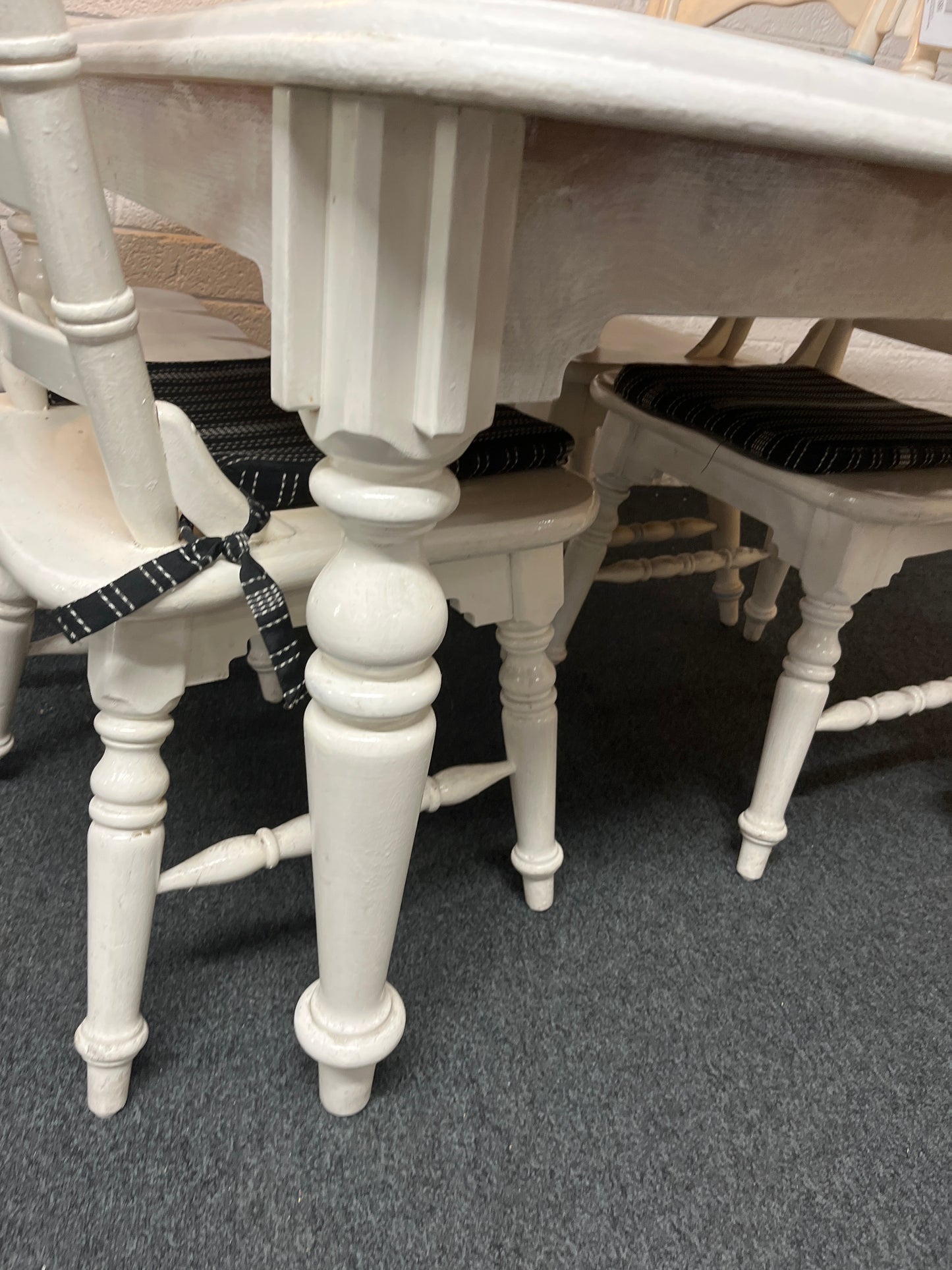 White painted and tiled rectangular kitchen table with 4 no. white painted kitchen chairs 3225