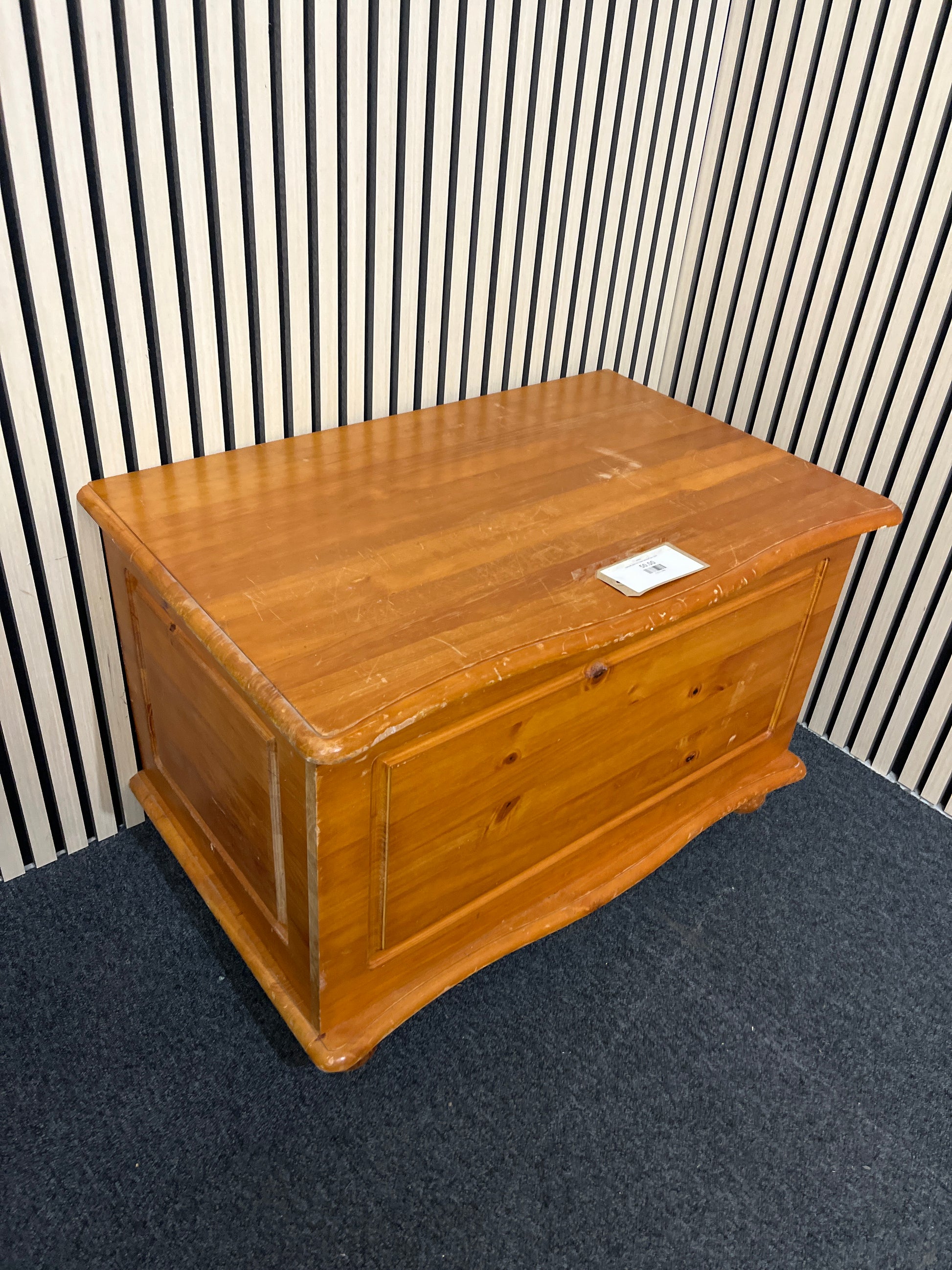 Natural pine top open blanket box 3325
