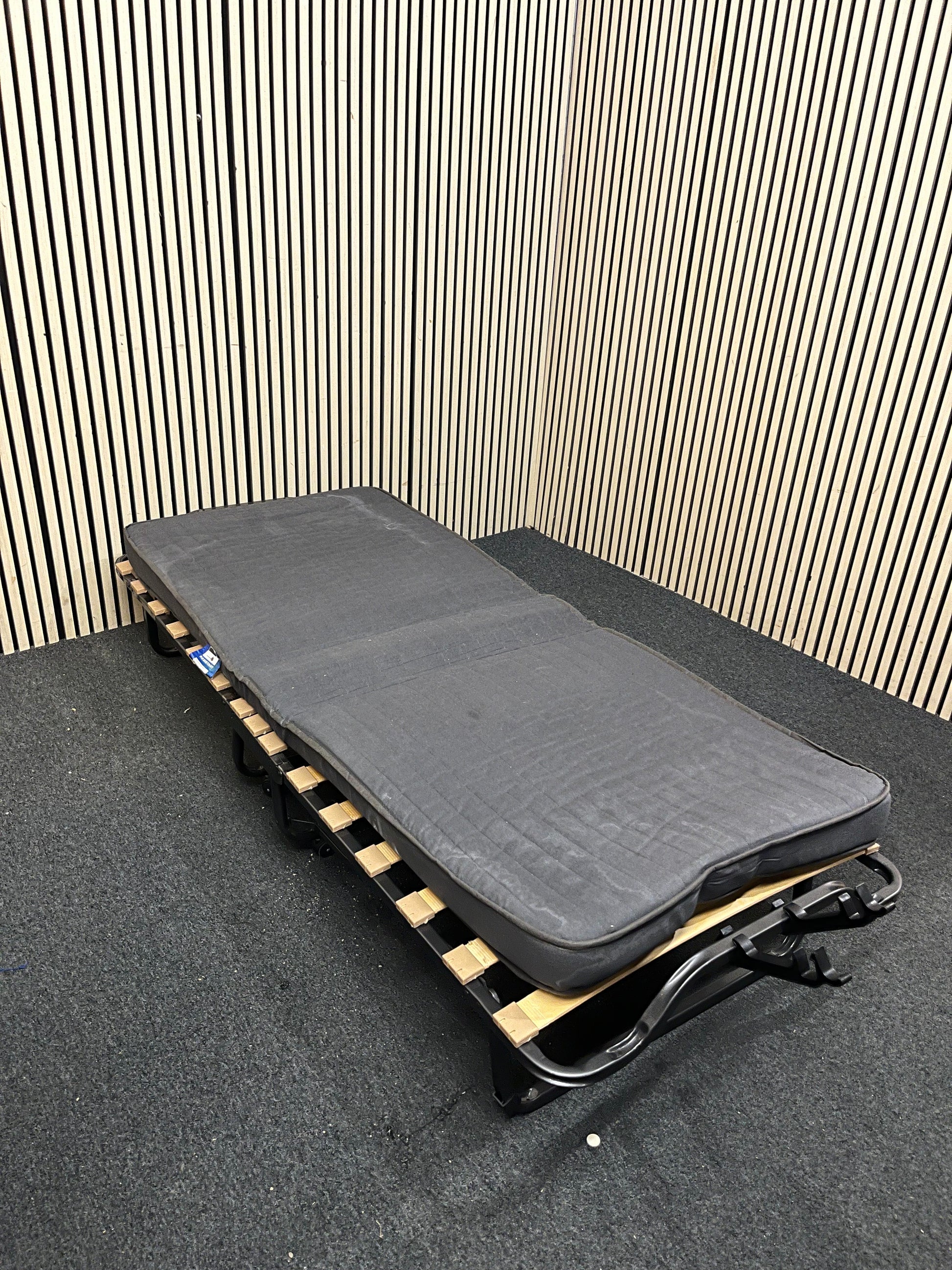Grey fabric camp bedframe   44334