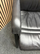 Switch Paud secondhand black leatherette meeting chair with solid black metal frame 3 image