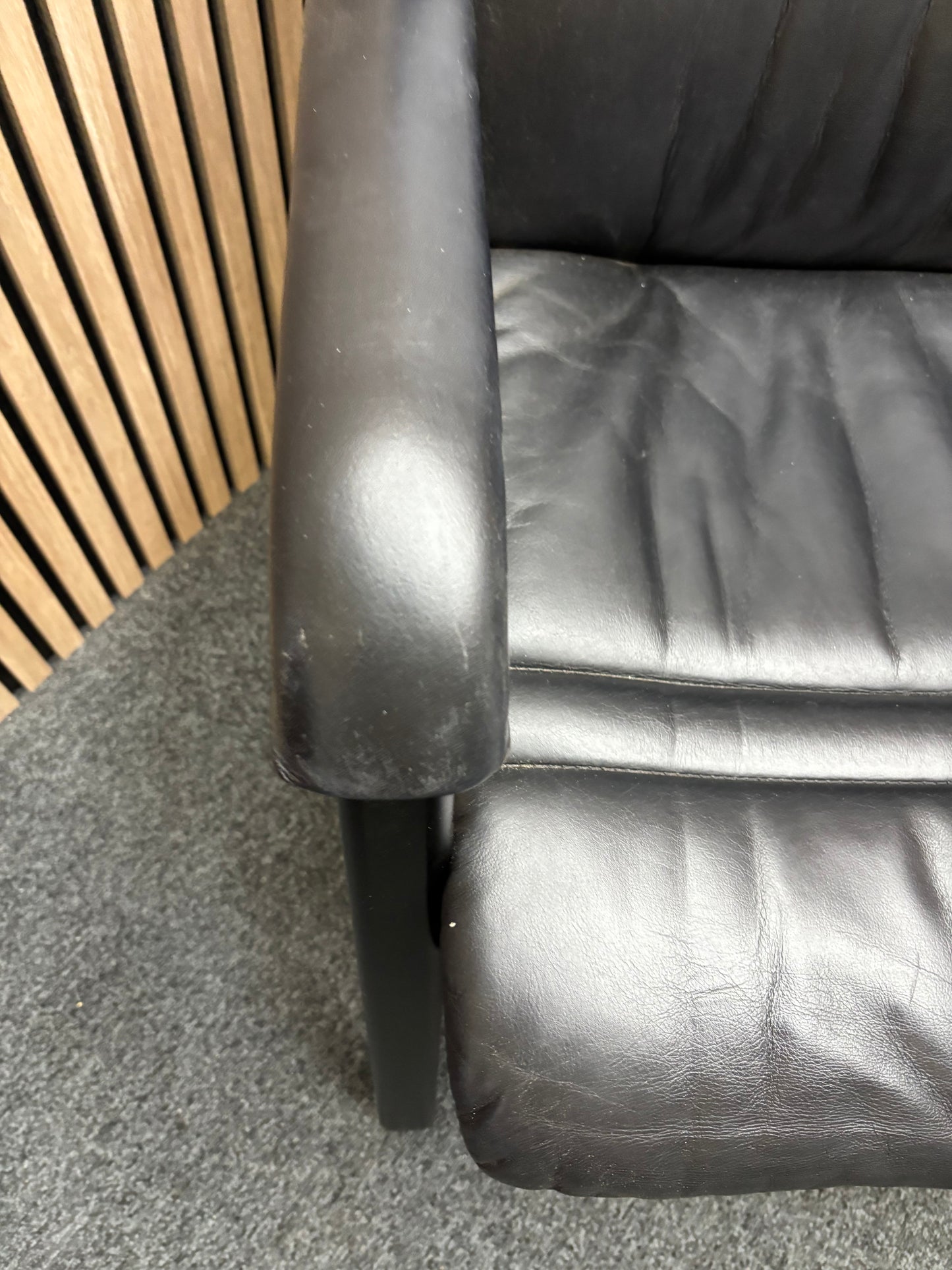 Paud secondhand black leatherette meeting chair with solid black metal frame