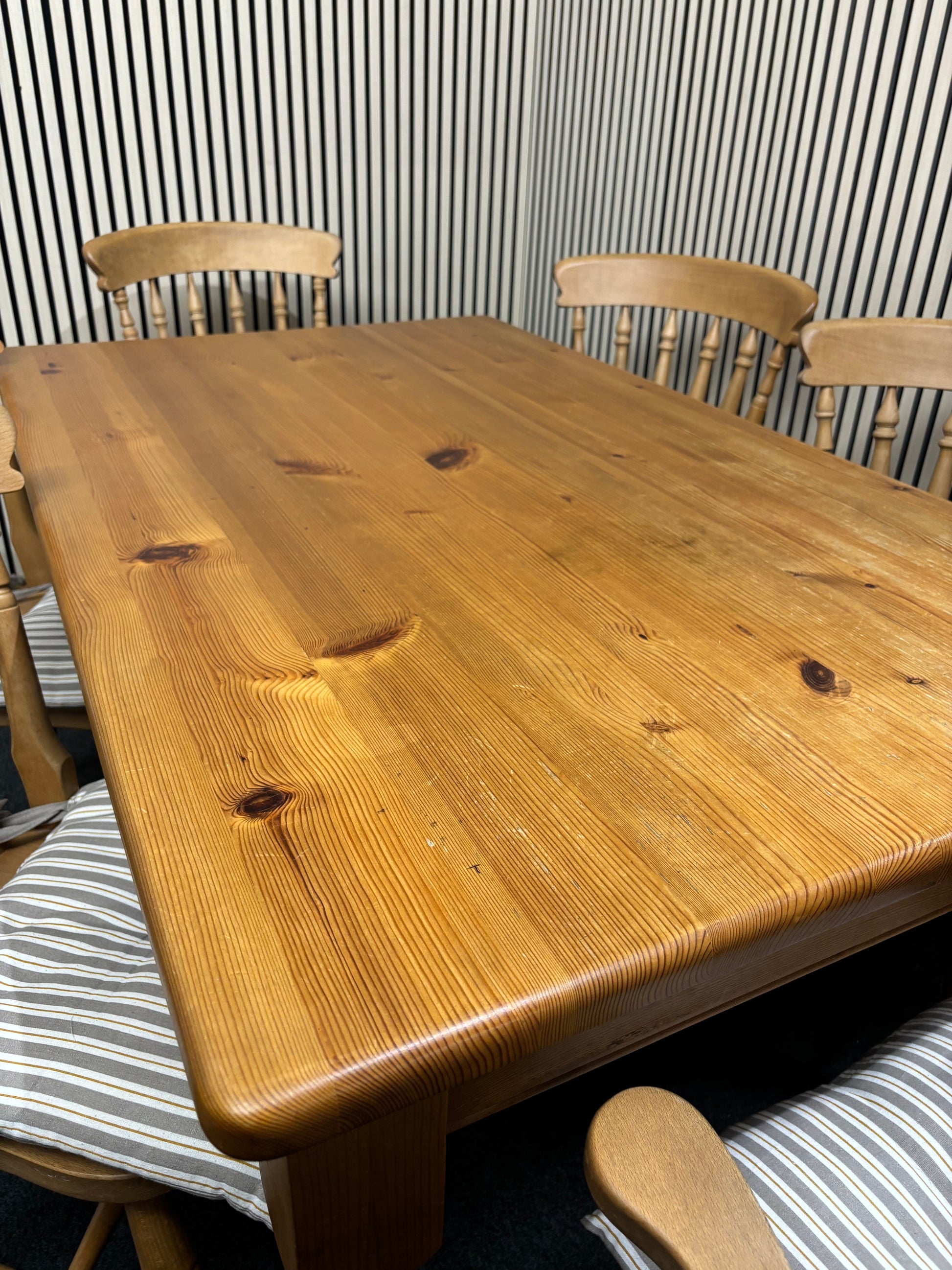 Solid farmhouse pine ractangular table with 4 no. matching chairs and 2 no. carvers