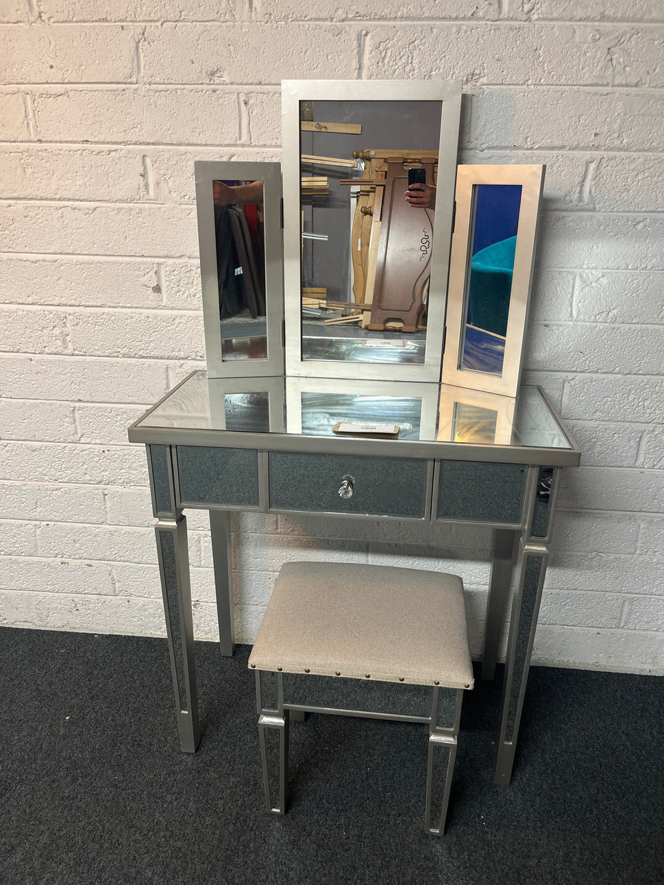 Mirrored bedroom make up dresser with drawers and matching mirror and stool (H 147 x W 80 x D 40 cm) 2225