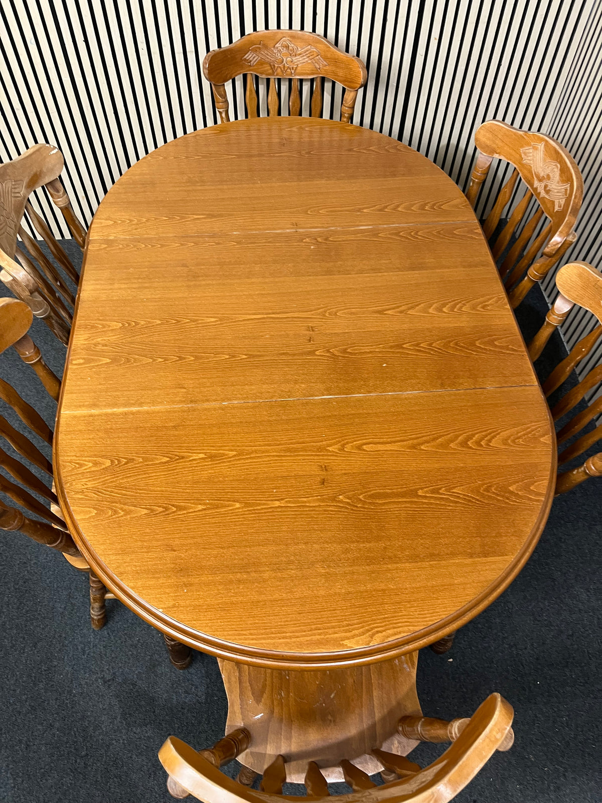 Stained pine ornate extendable circular dining table with 6 dining chairs (110 cm diameter + 55 cm extension)  44315