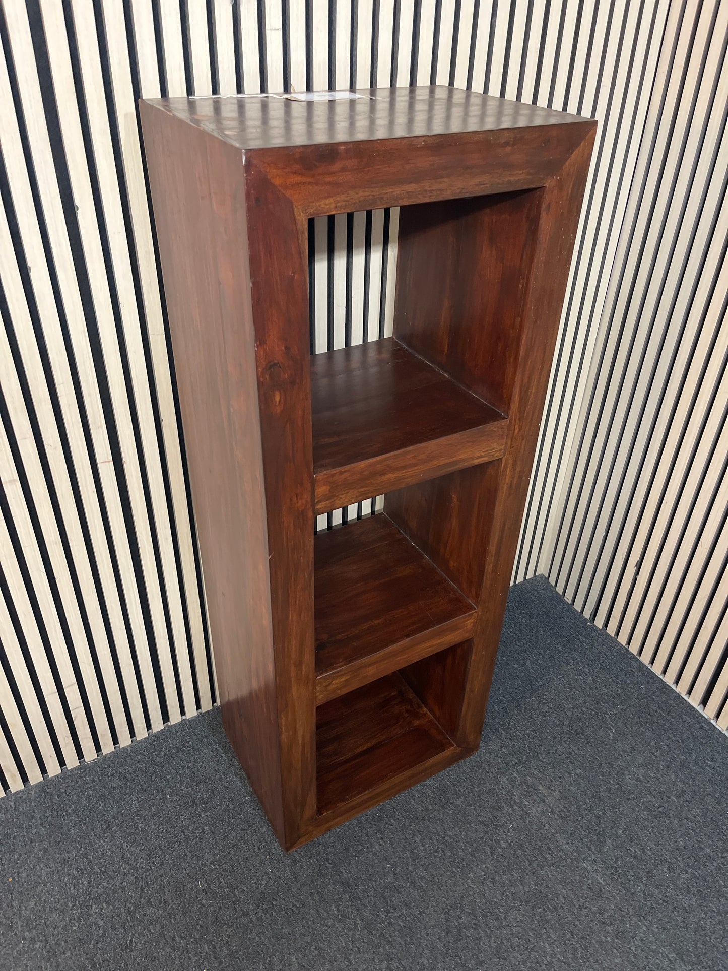 Tall slim dark wood stained 3 shelf bookcase (H 138 x W 51 x D 36 cm) 2226