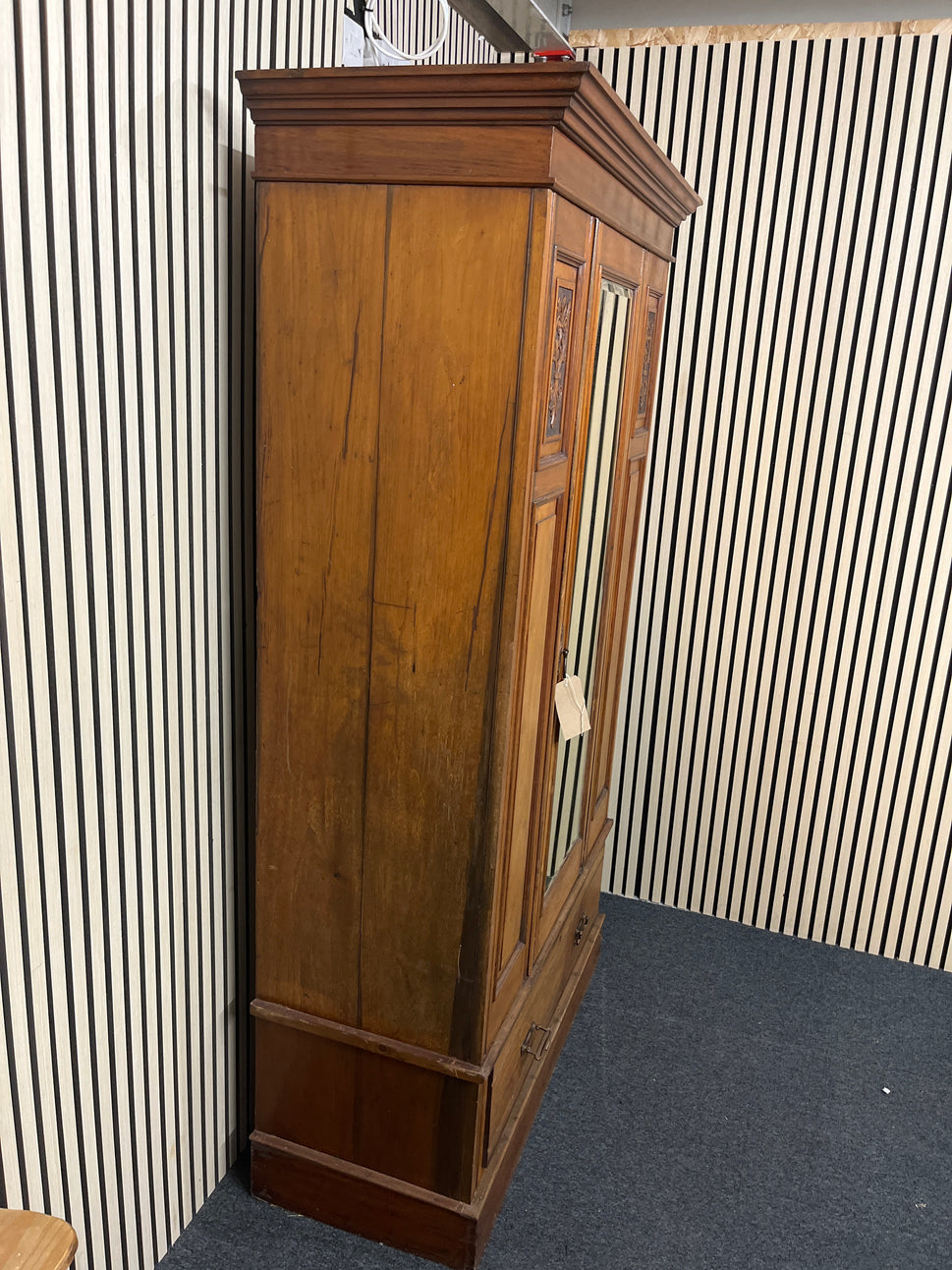 Antique dark mahogany tall ornate single door wardrobe with details (H 200 x W 112 x D 50 cm) 1425