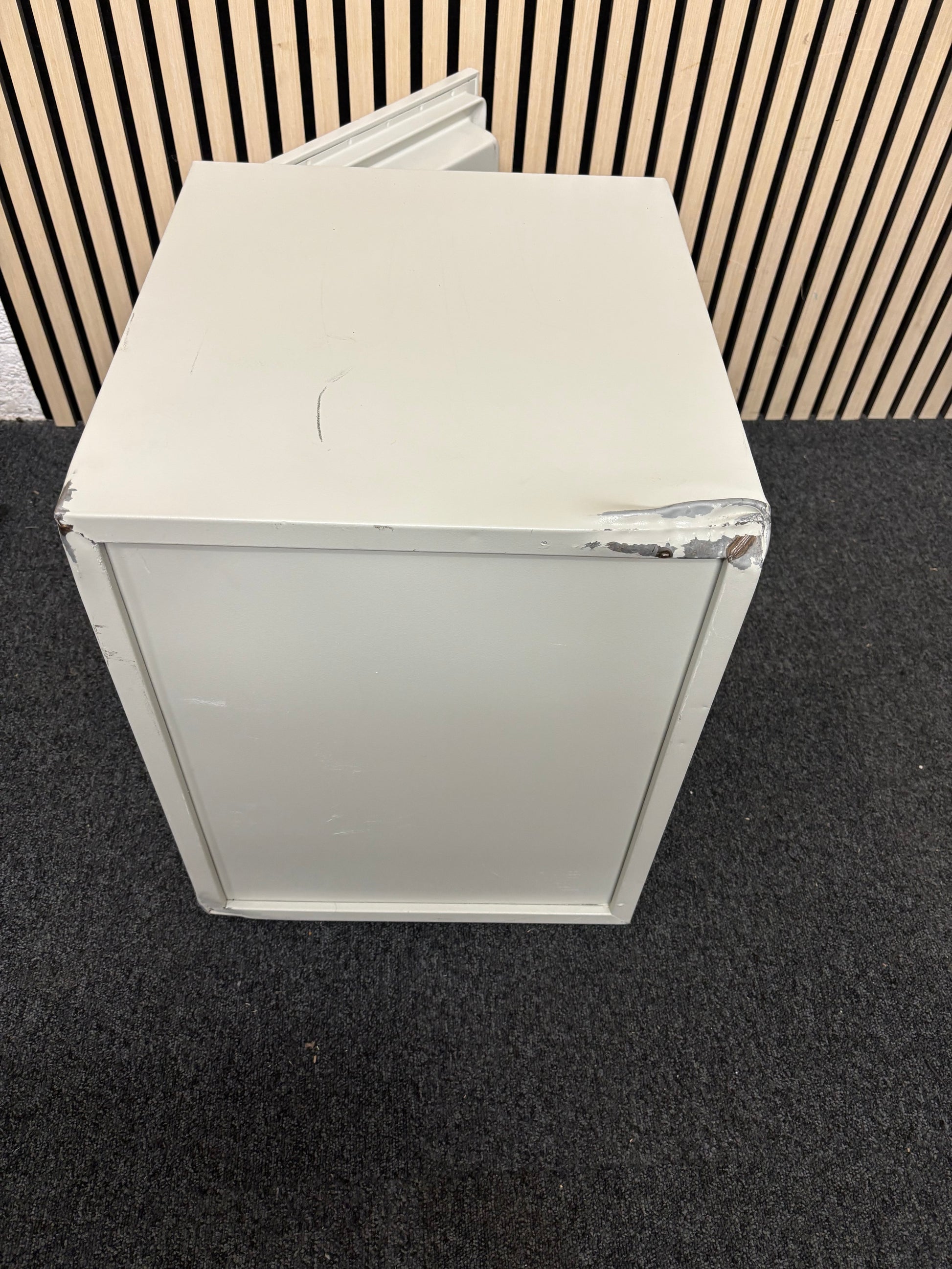 Phoenix fireproof digital safe. Battery operated. No key. Overwrite code. Dims 52Hx40Wx44D