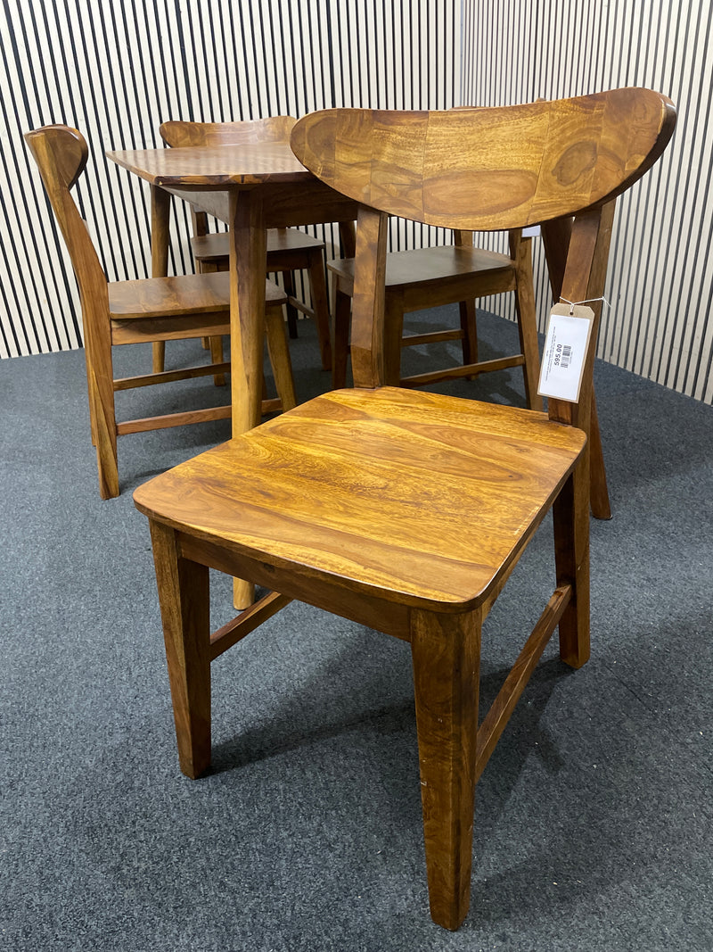 Solid dark pine dining table with four matching curved back chairs (L 175 x W 90 cm)  44764
