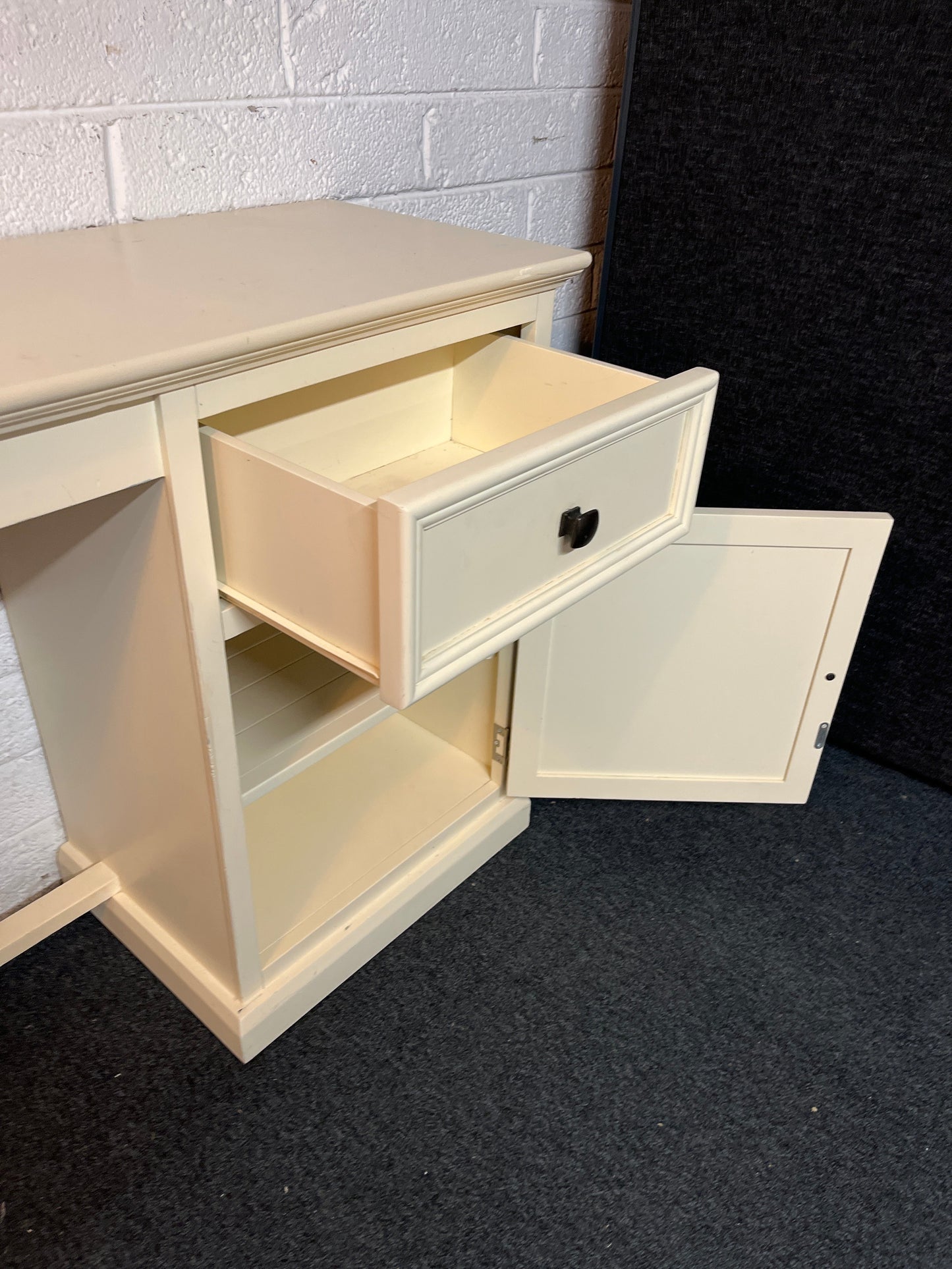 White painted 1 door 1 drawer console dressing table (H  82 x W 110 x D 40 cm 2225